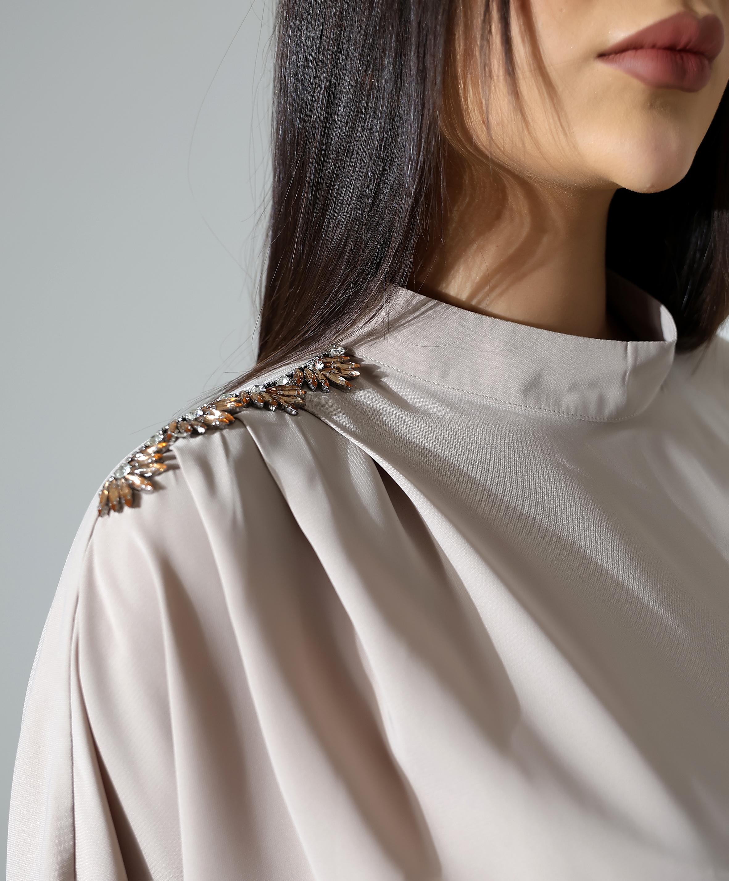 Omuzu Pile Detaylı Tunik