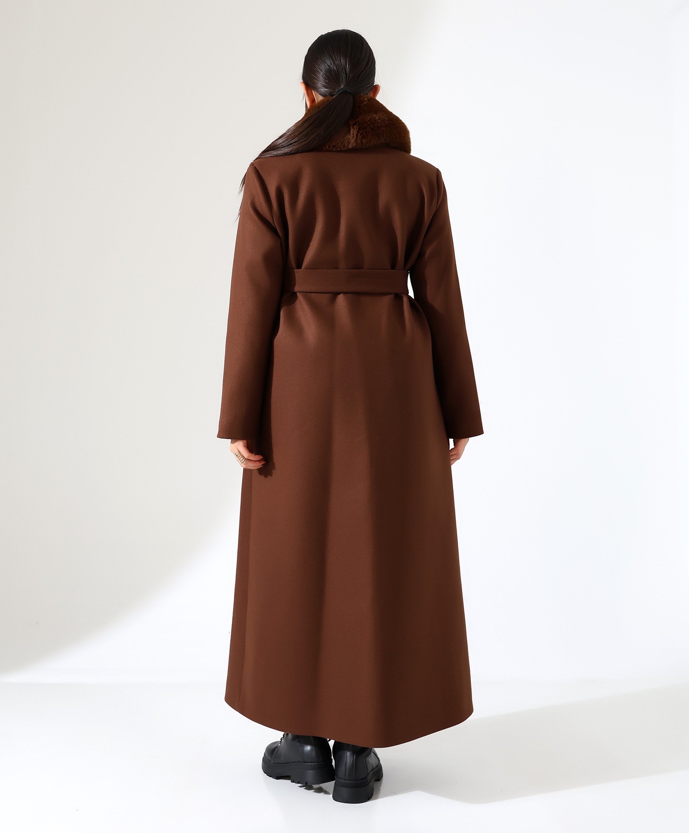 Kürk Detay Uzun Kaşe Kaban