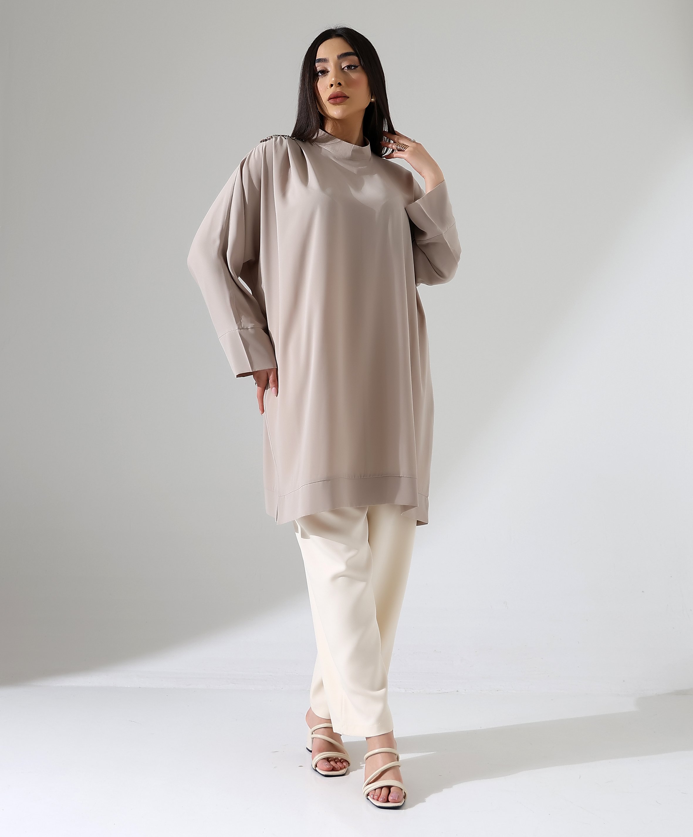 Omuzu Pile Detaylı Tunik