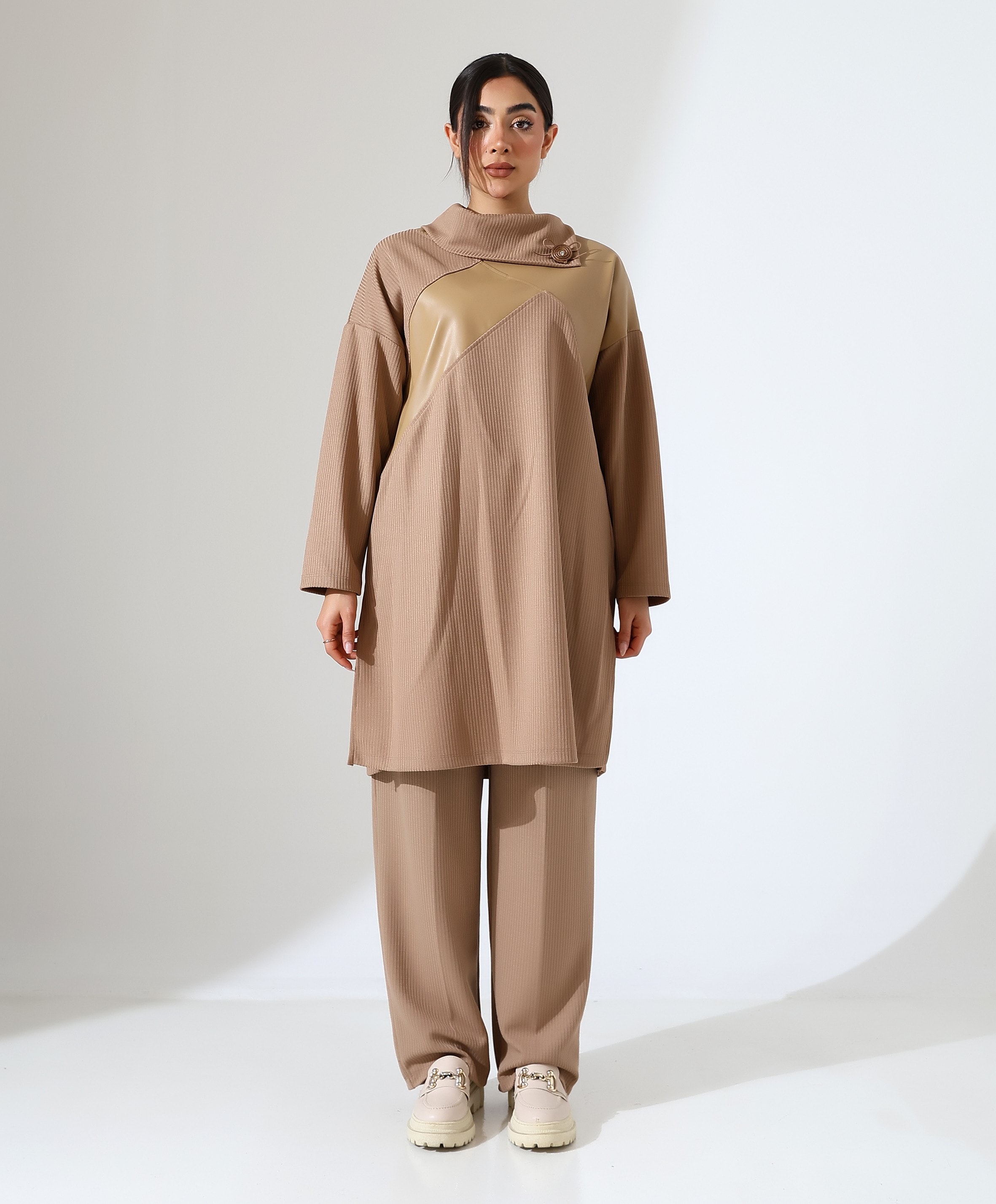 Kırlangıç Yaka Deri Detay Boğazlı İki Parça Takım - VİZON