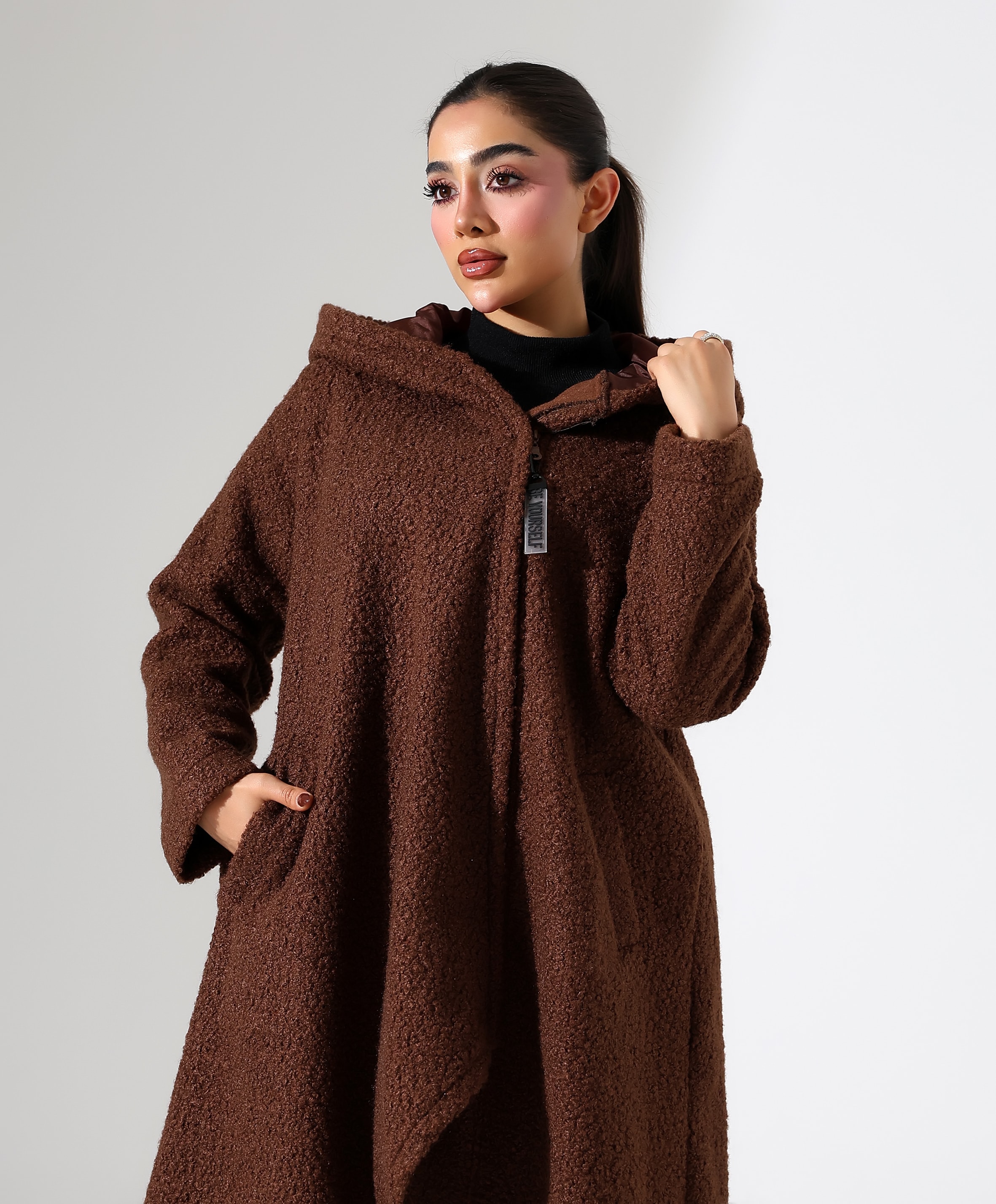 Asimetrik Fermuarlı Kapüşonlu Uzun Kaban