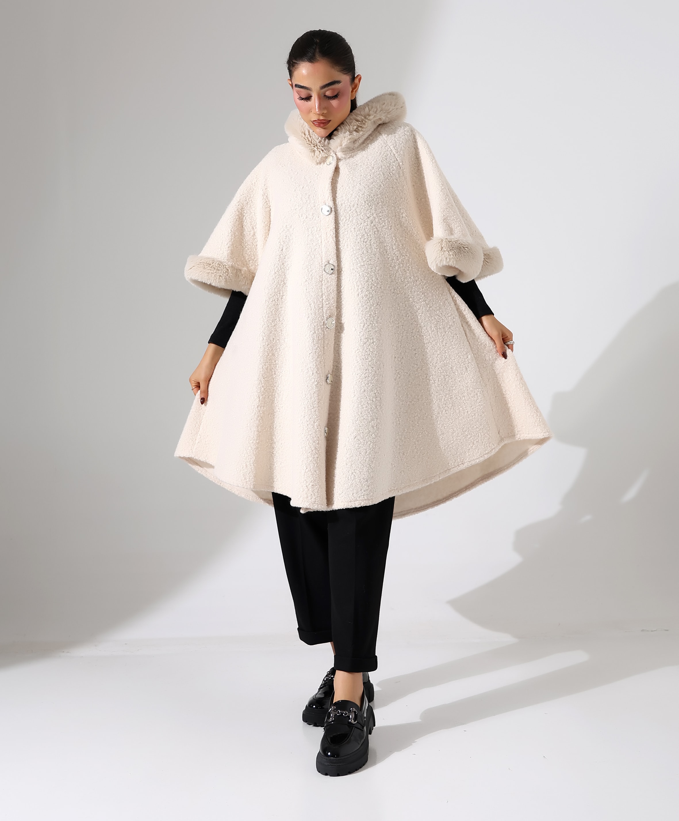 Kürk Detay Kapüşonlu Büyük Beden Panço