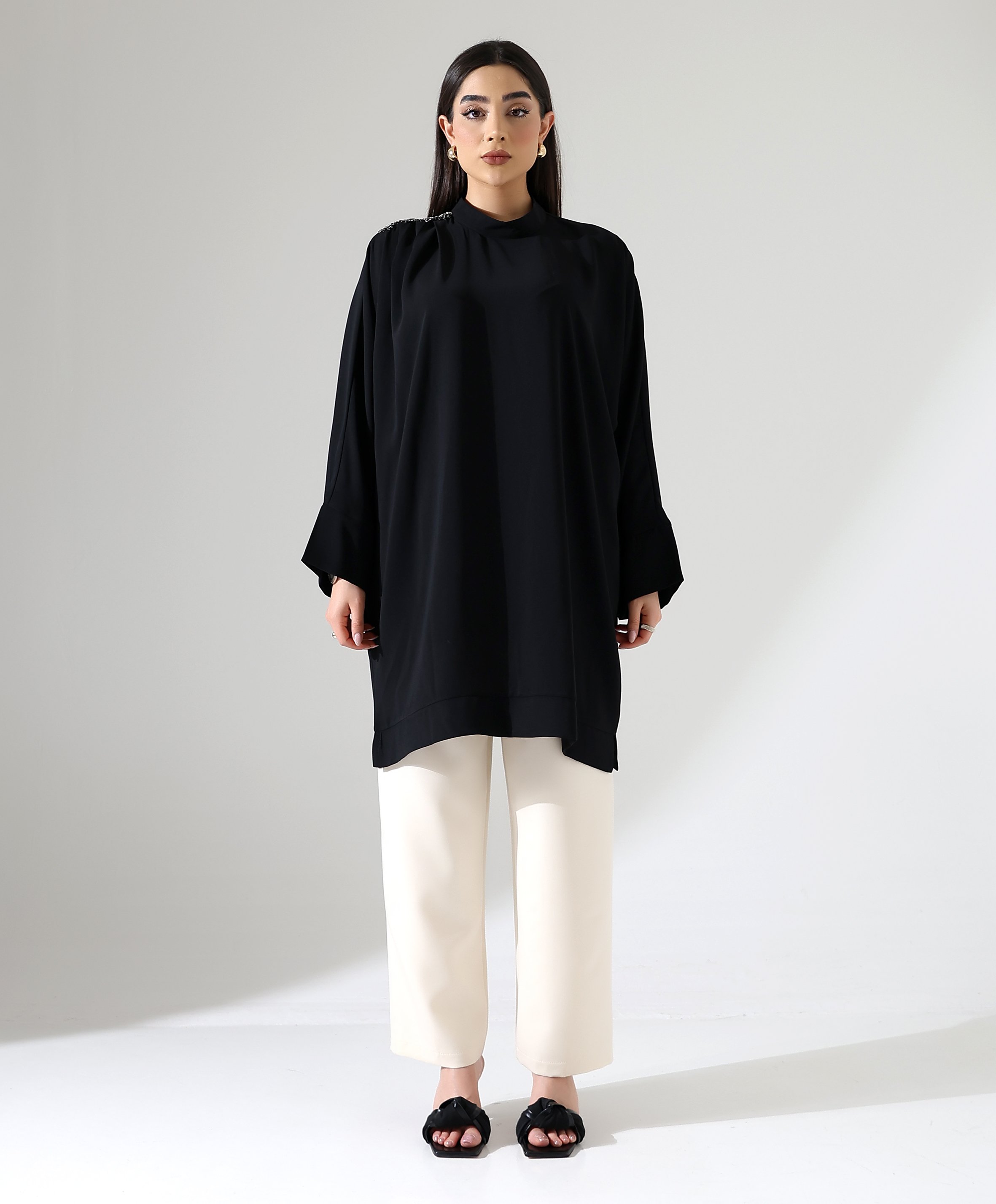 Omuzu Pile Detaylı Tunik