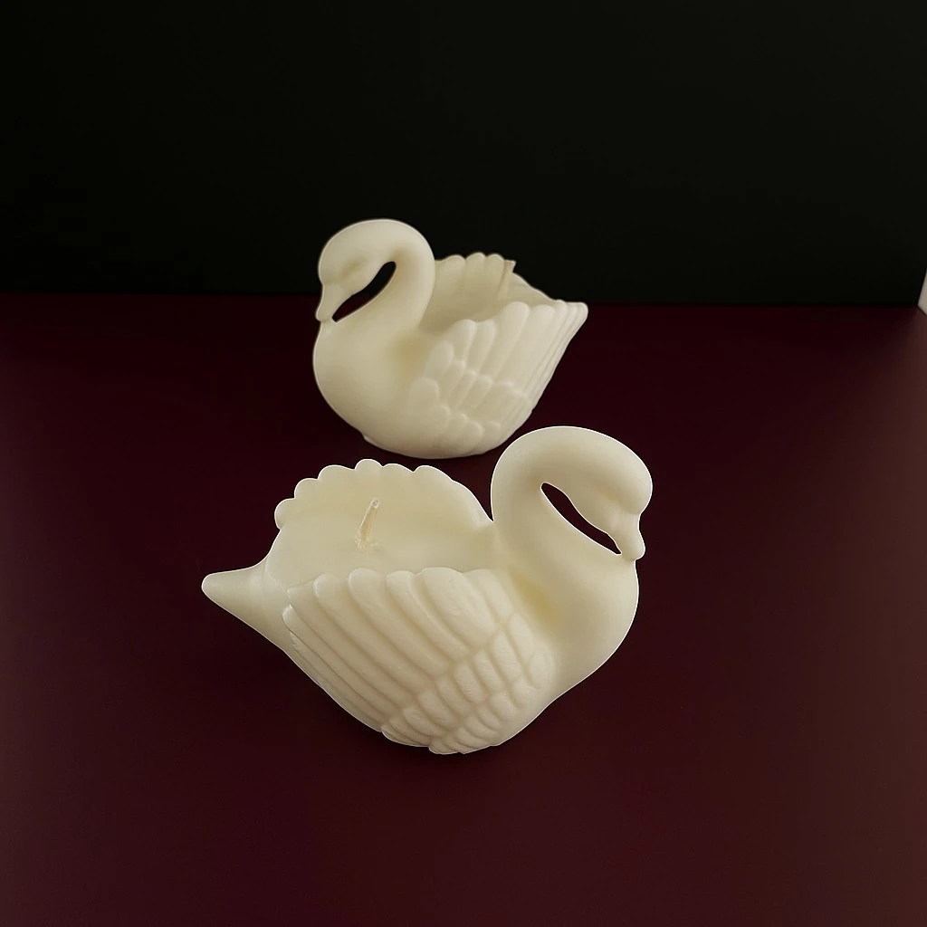 El Yapımı Kuğu Soya Mum – Zarif ve Dekoratif