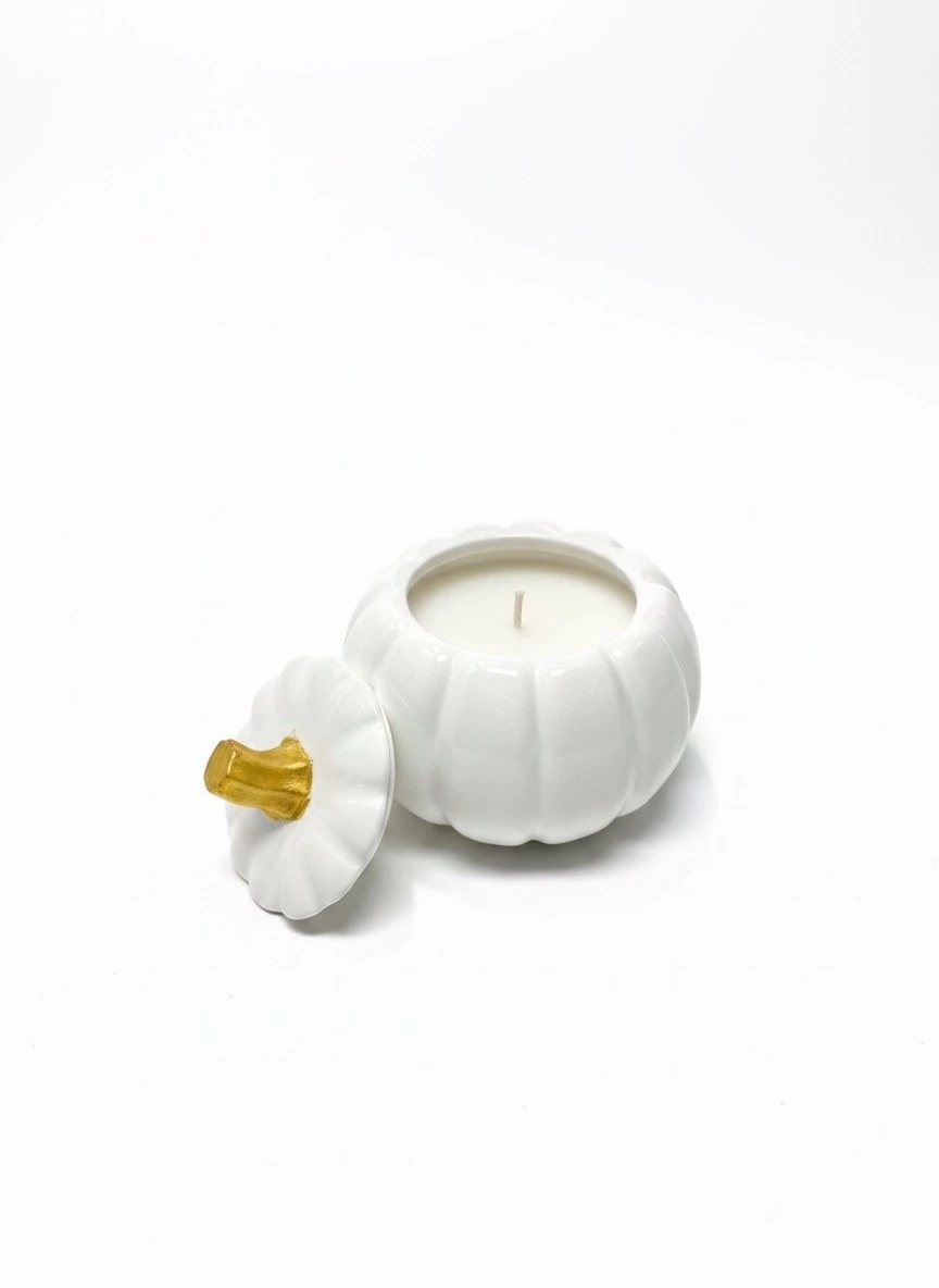 El yapımı Beyaz Altın Sarısı Detaylı Bal Kabağı Figürlü Kokulu Mum 10cm