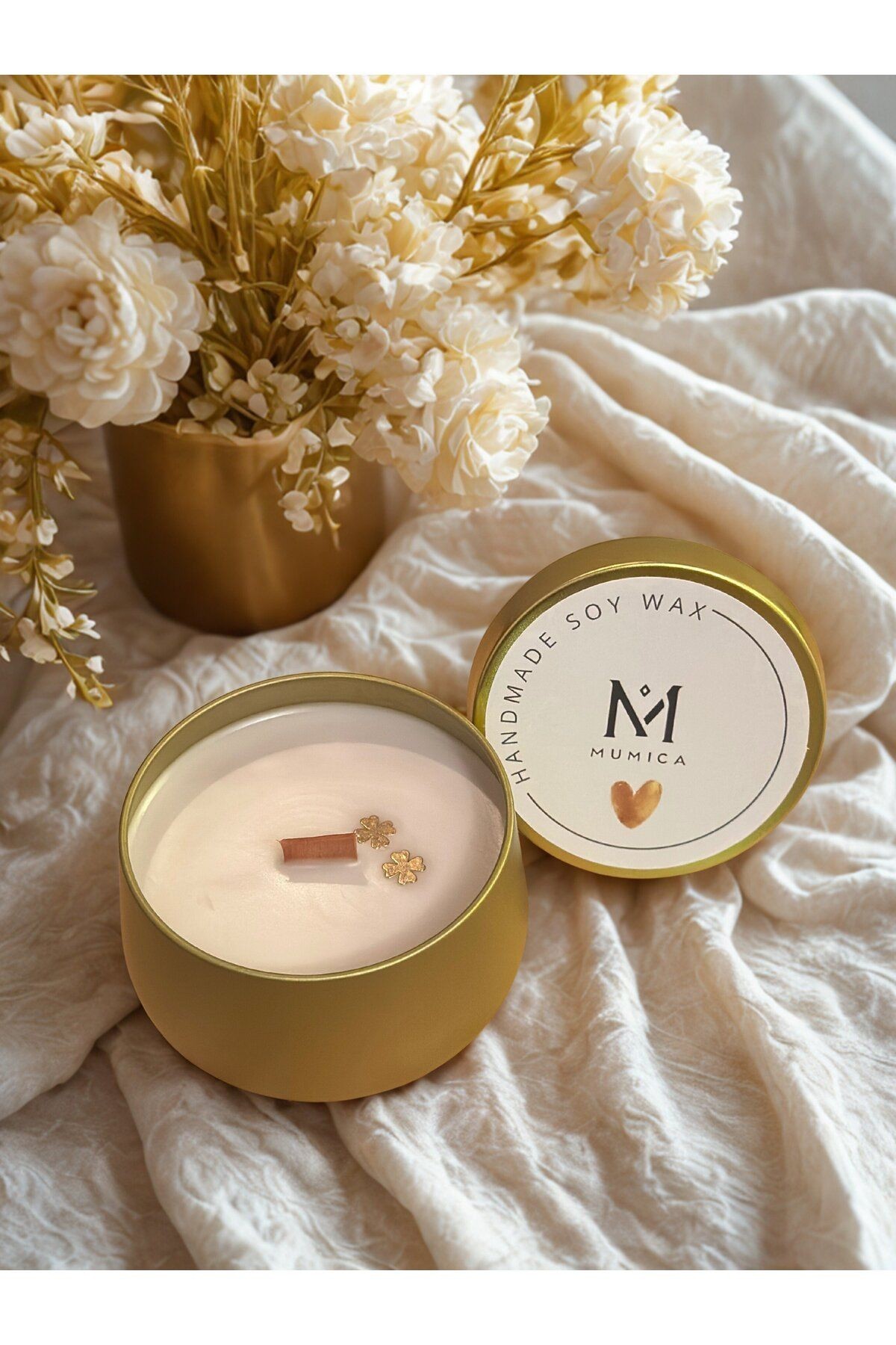 Black Amber Kokulu El Yapımı Mum – Altın Kutu | Doğal Soya Wax & Ahşap Fitilli