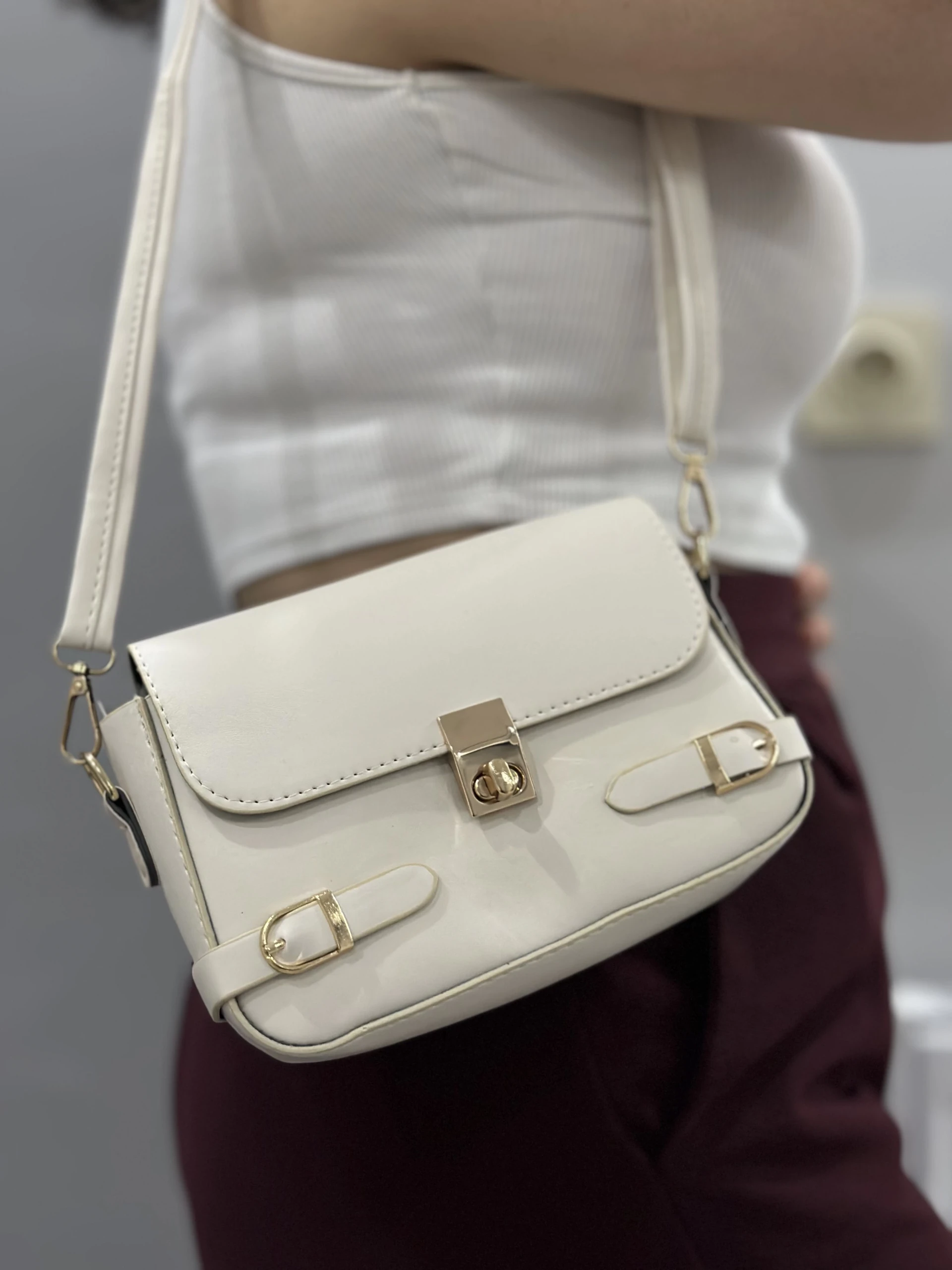 Zerej kemerli krem cilt çanta