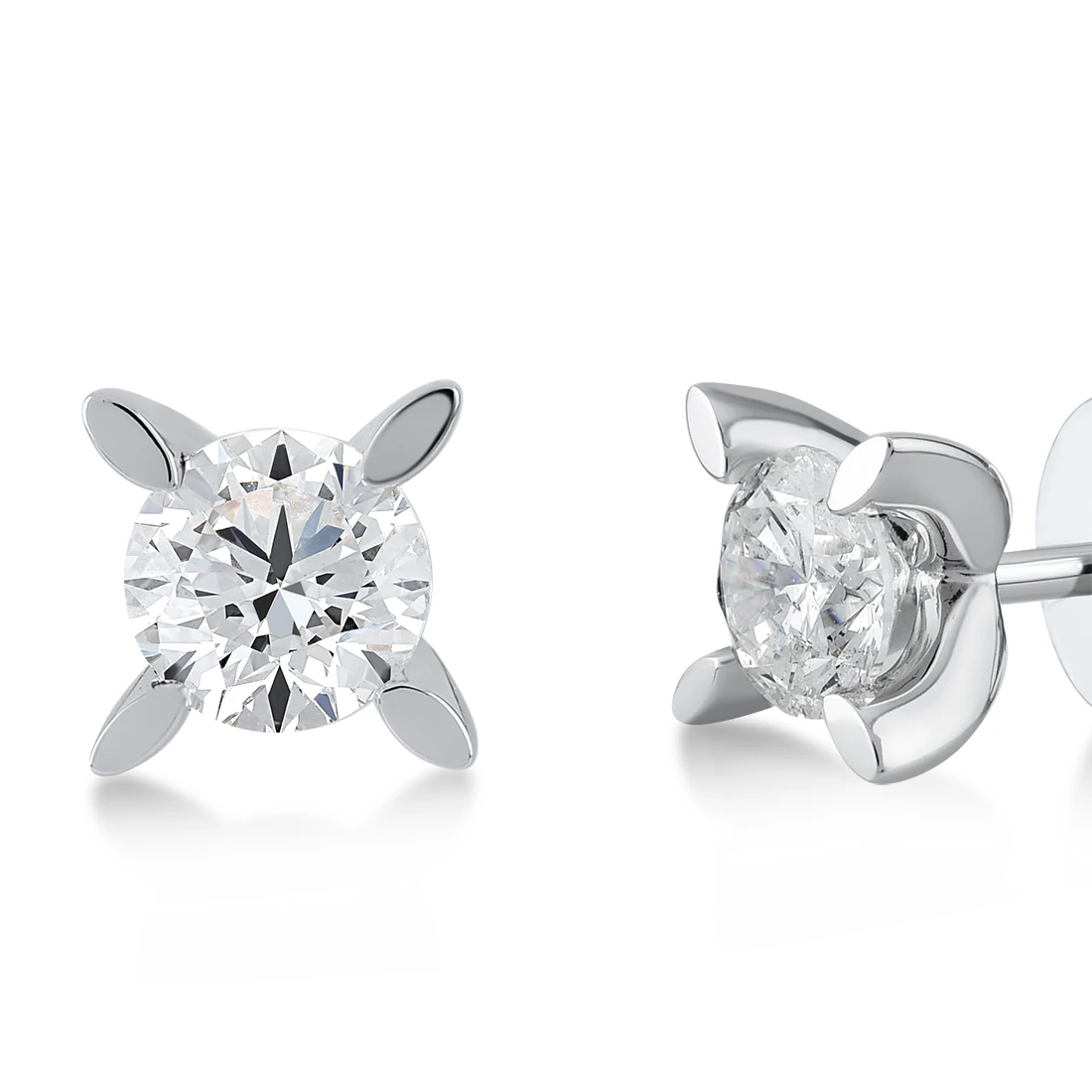 0,70 Karat Pırlanta Tektaş Küpe