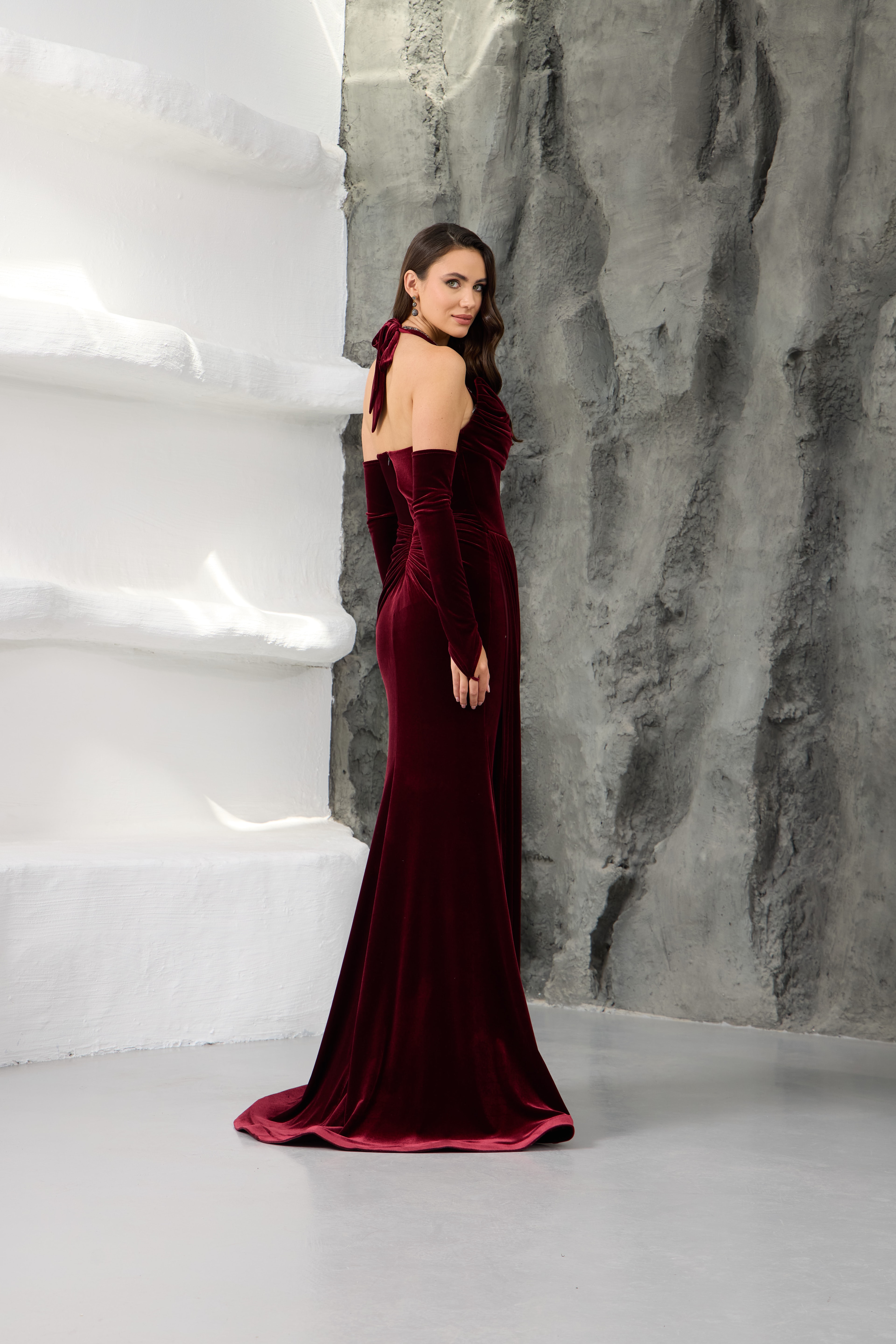 Taş İşlemeli Bordo Kadife Drapeli Abiye Elbise