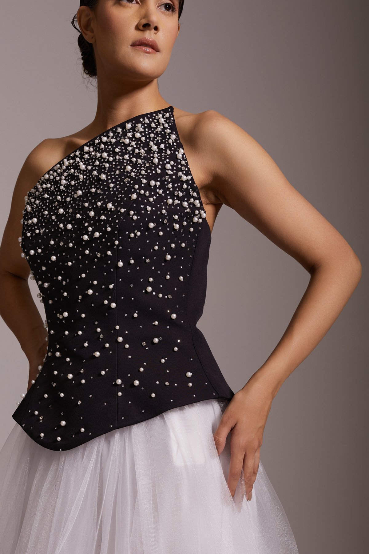 One Shoulder Pearl Stone Bustier Detail Slit White Tulle Long Evening Dress Black