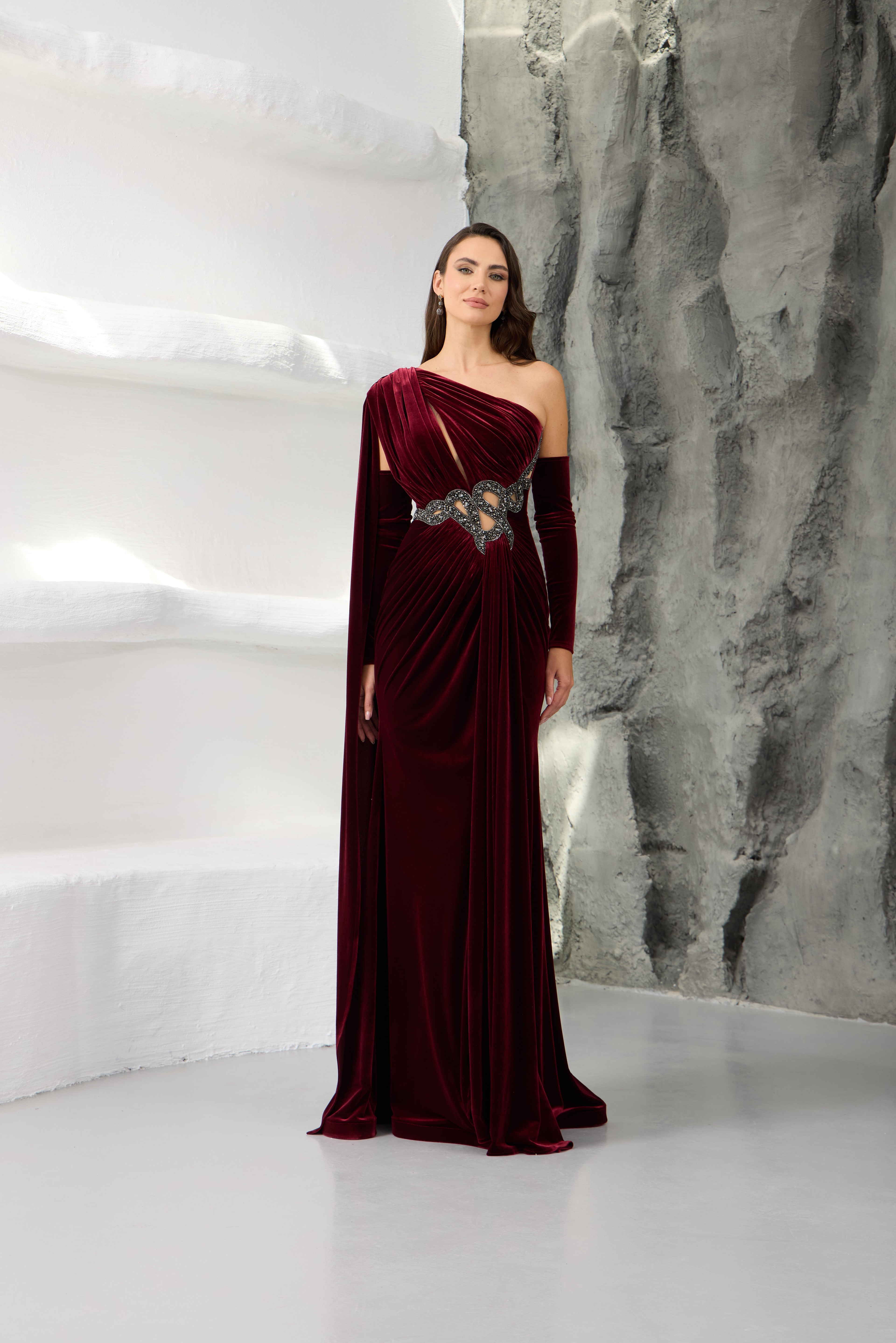 Bordo Tek Omuz Taş Detaylı Kadife Abiye Elbise