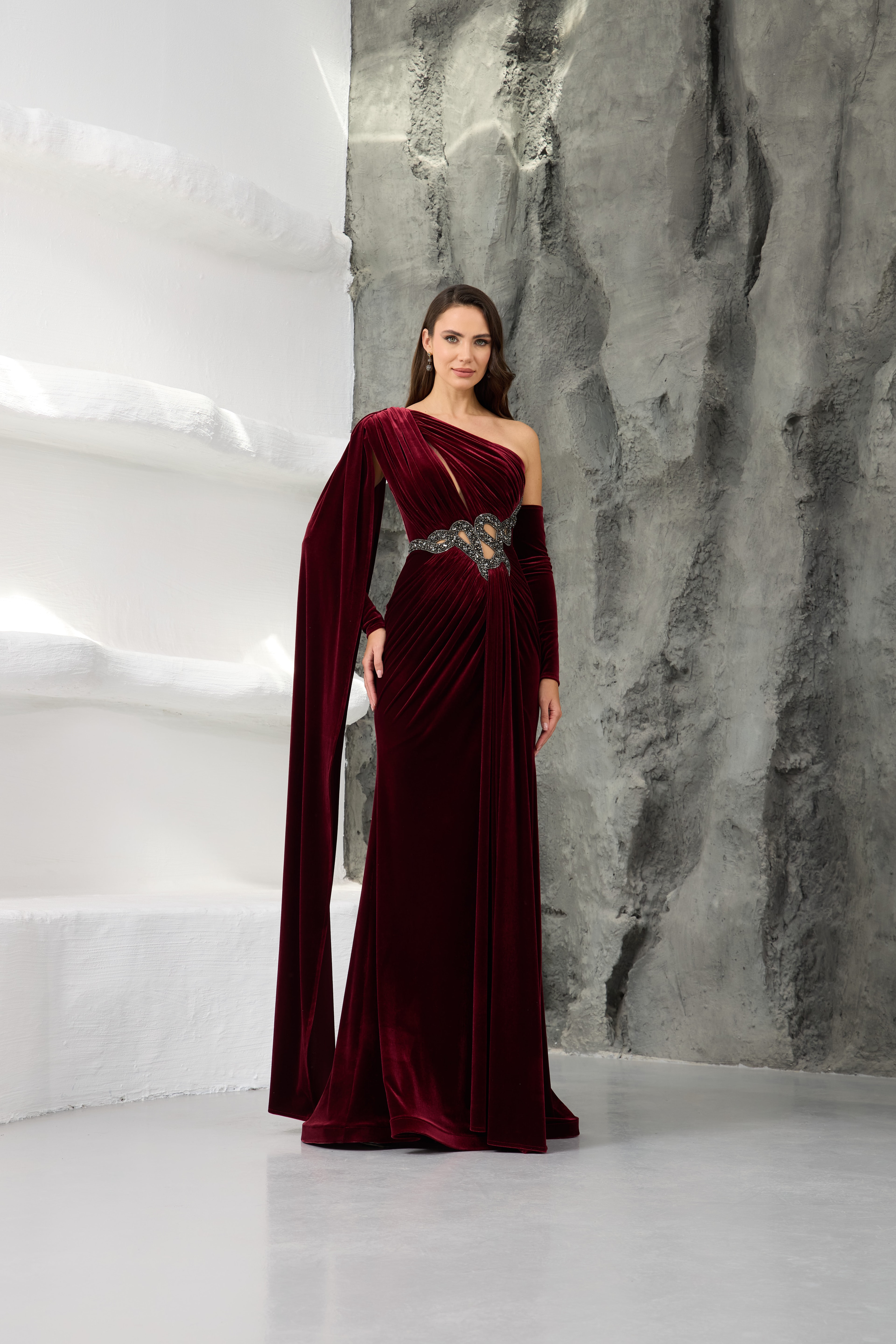 Bordo Tek Omuz Taş Detaylı Kadife Abiye Elbise