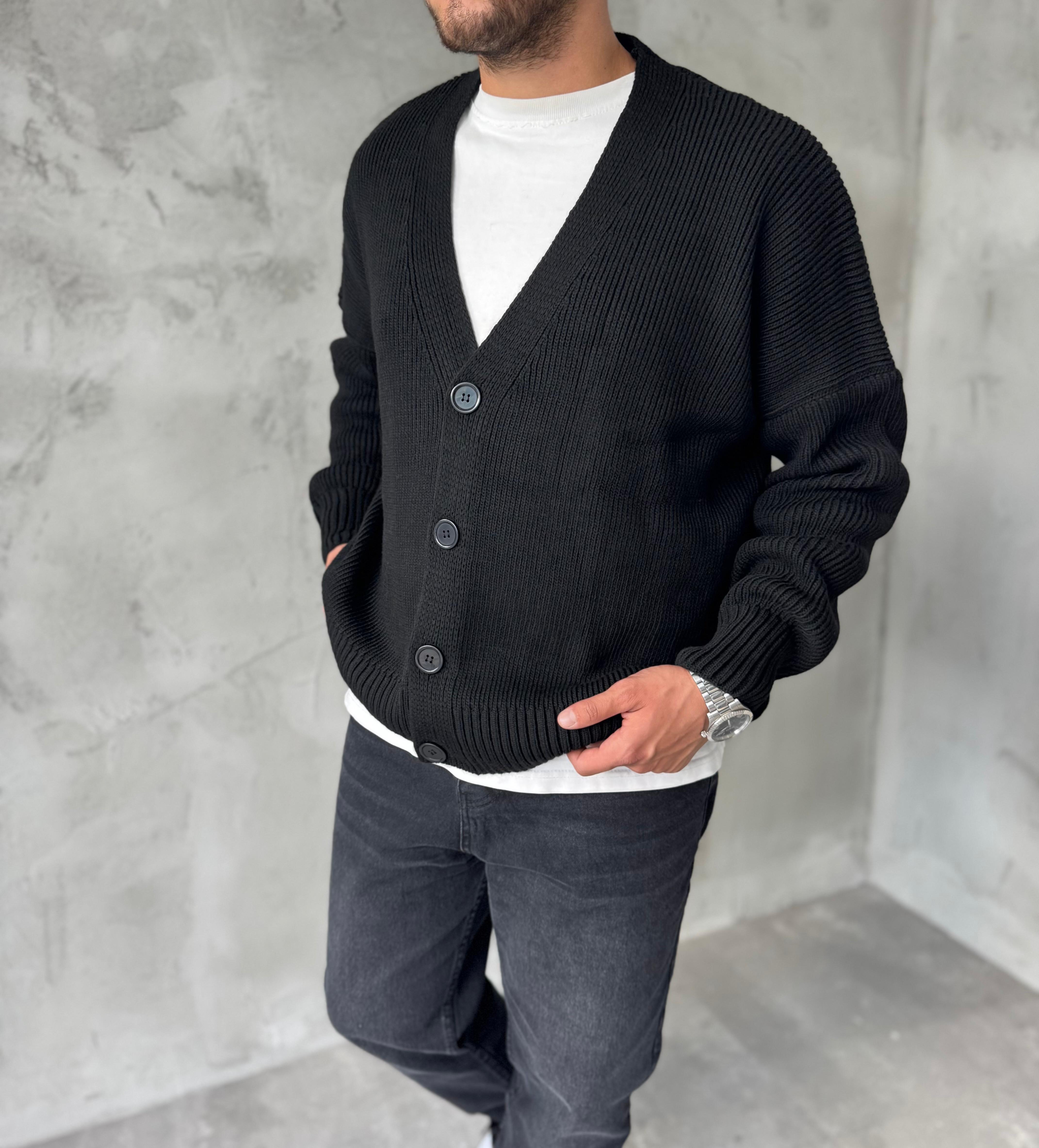 Siyah Düğmeli Oversize Örme Hırka