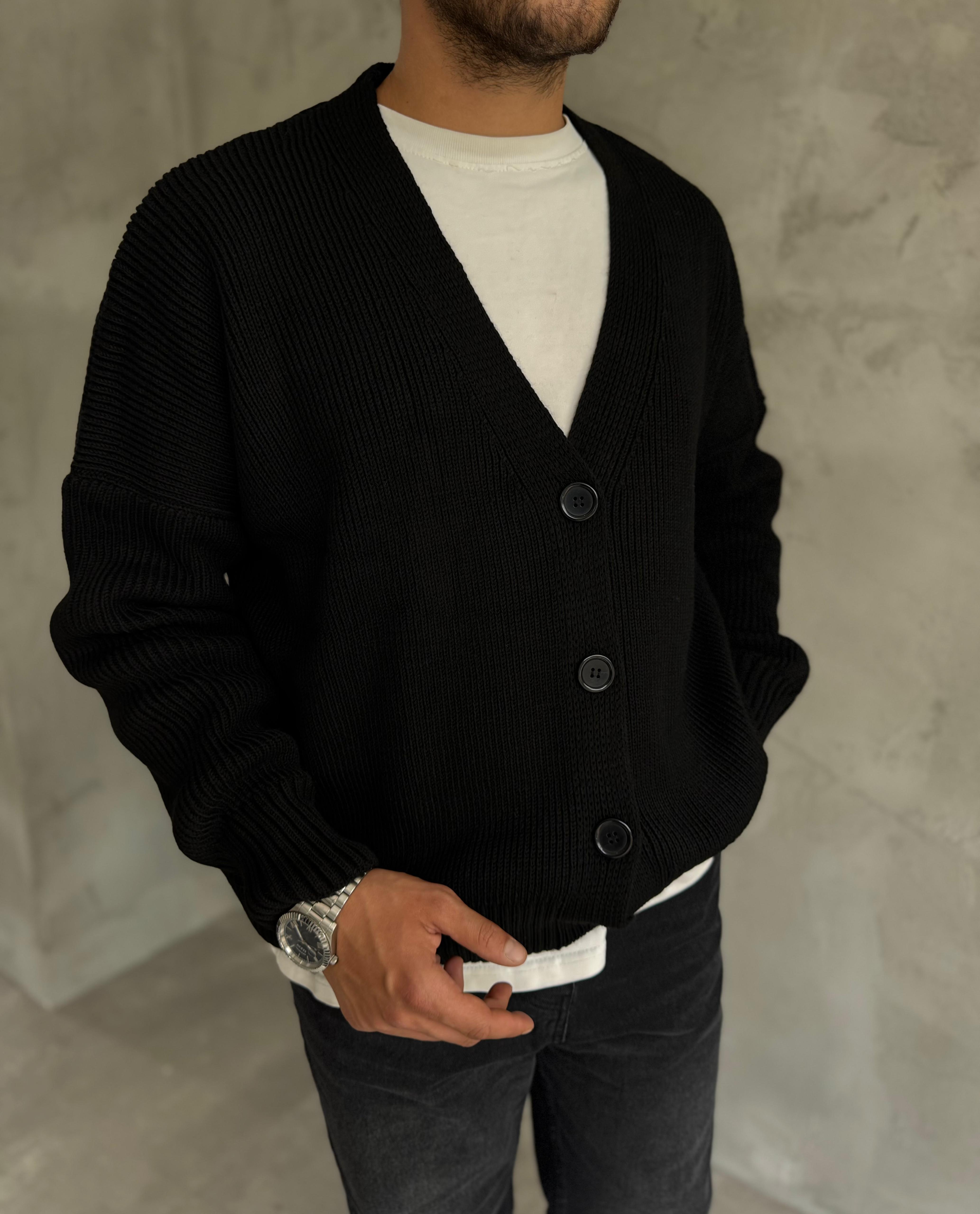 Siyah Düğmeli Oversize Örme Hırka