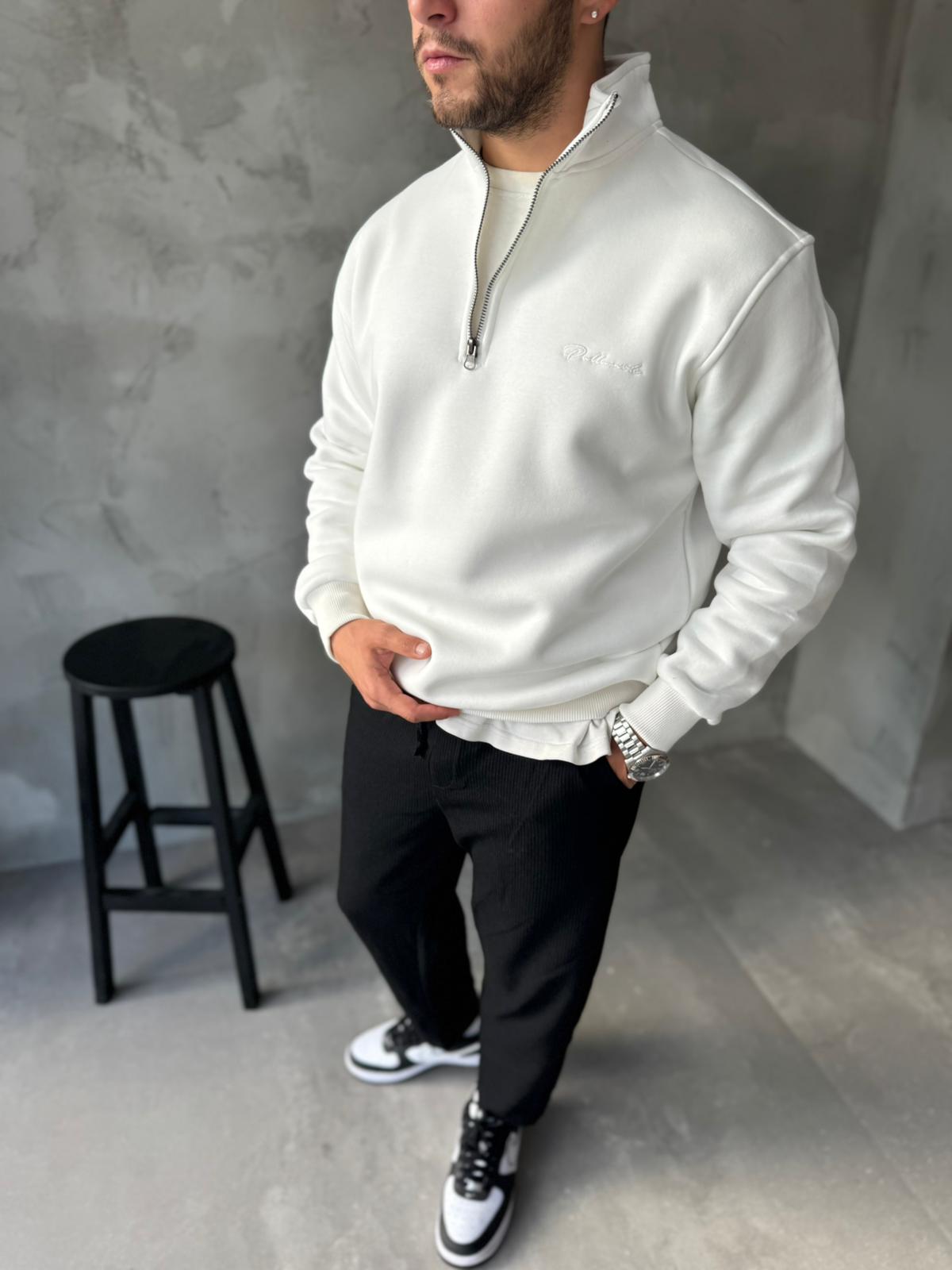 Beyaz Yarım Fermuarlı Nakışlı Sweatshirt