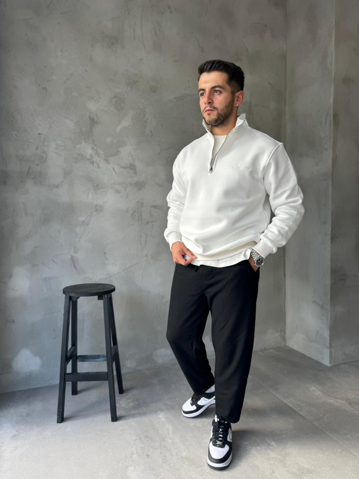 Beyaz Yarım Fermuarlı Nakışlı Sweatshirt