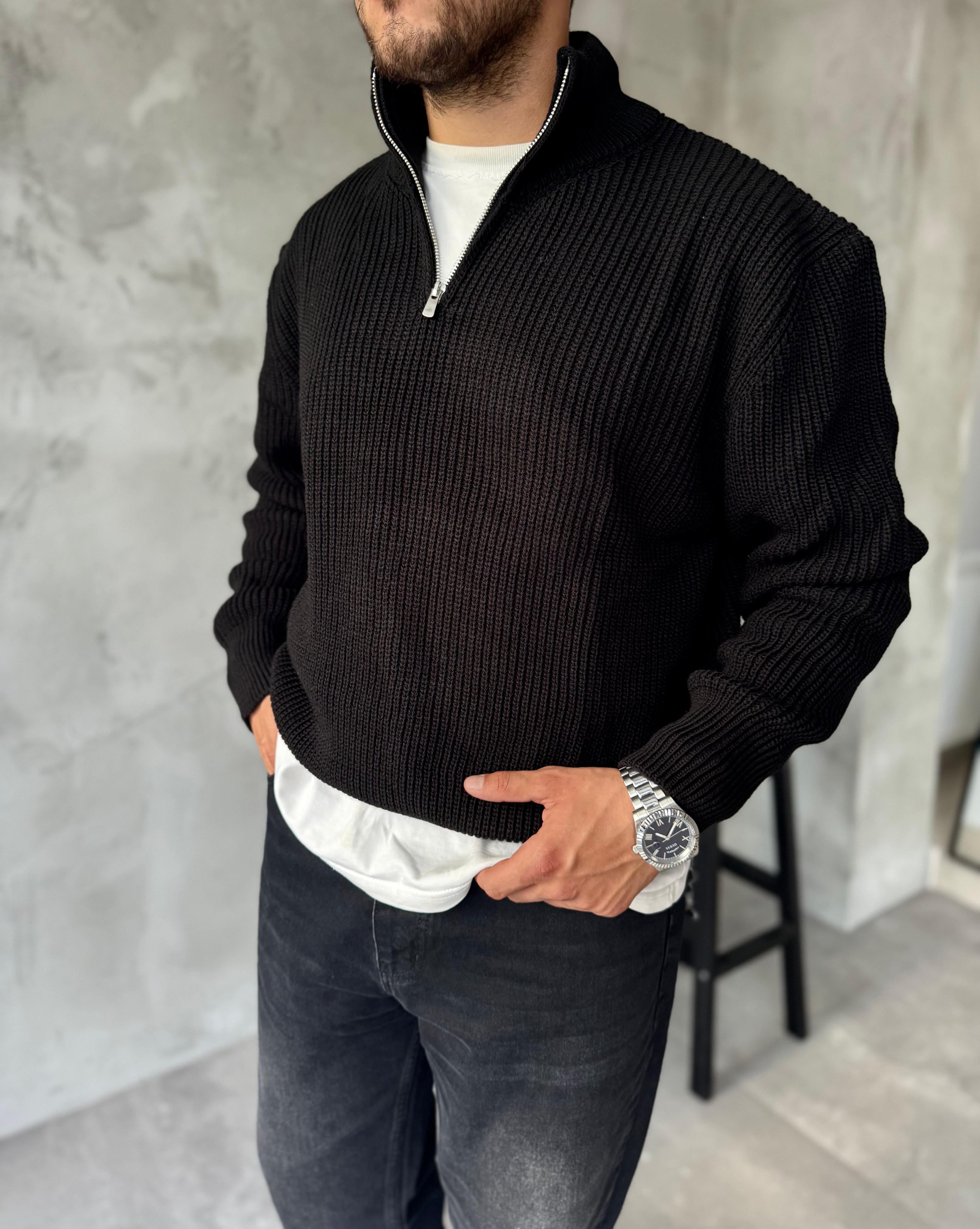 Siyah Yarım Fermuarlı Oversize Örme Kazak