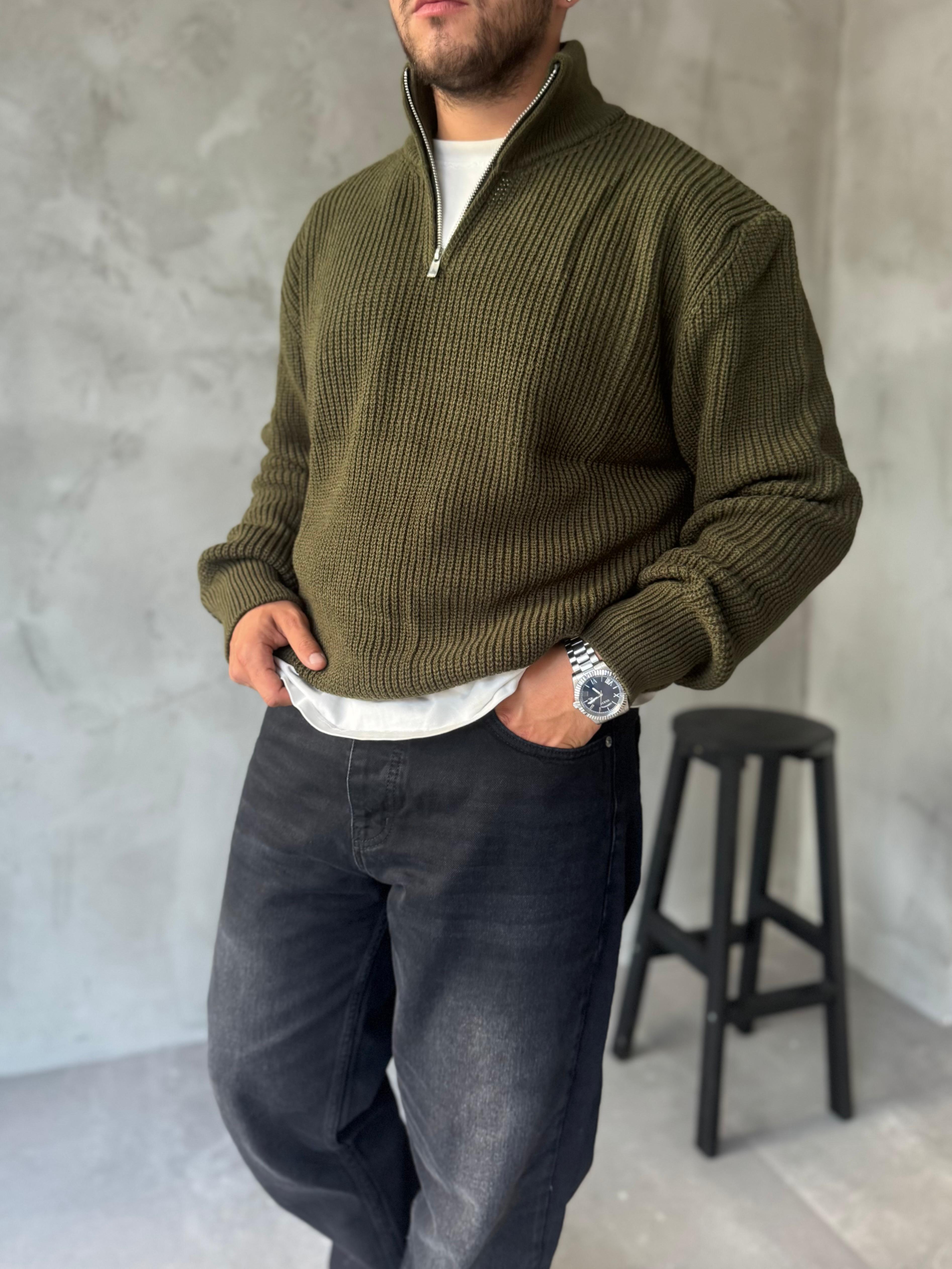 Haki Yarım Fermuarlı Oversize Örme Kazak