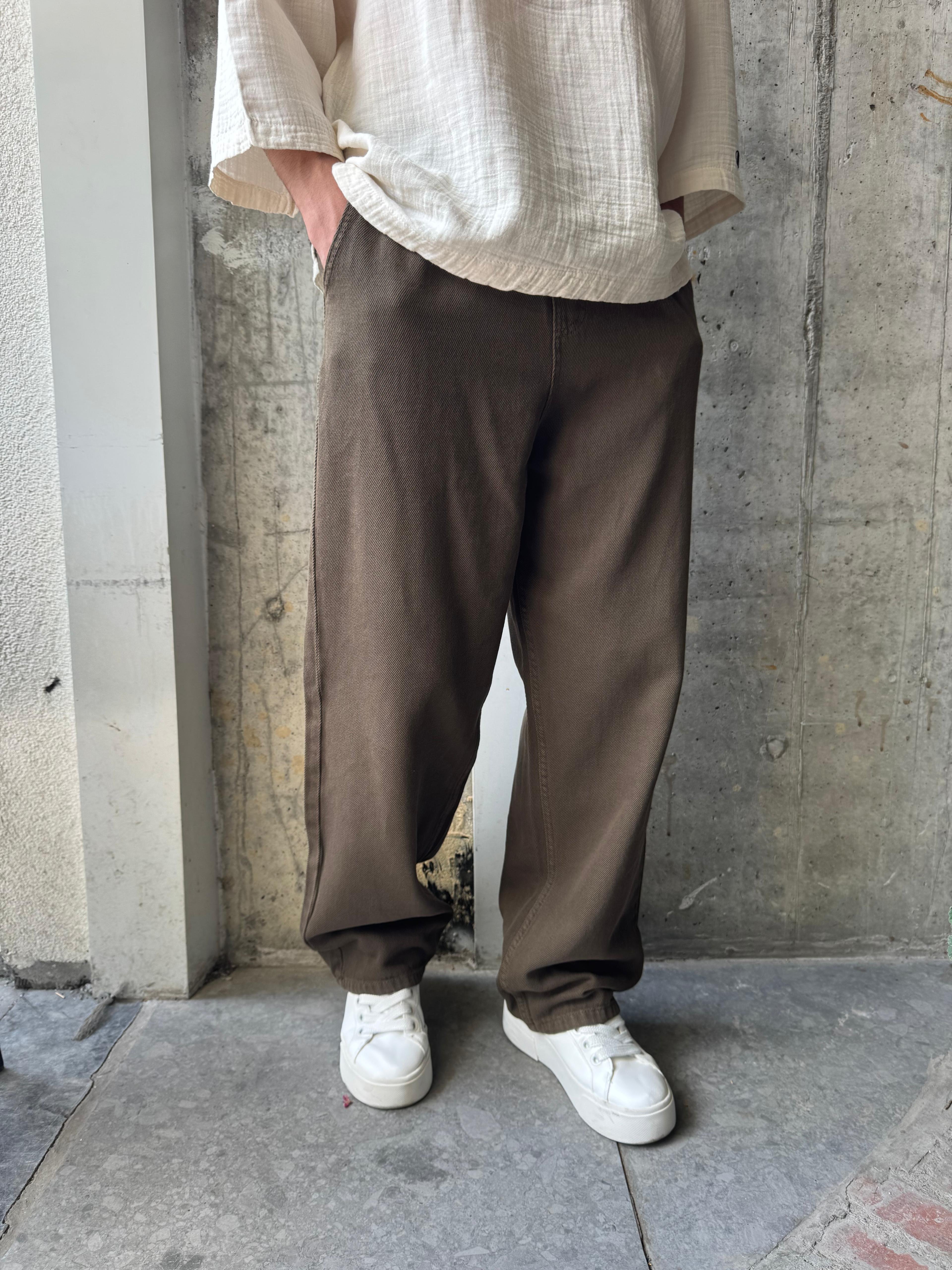 GABARDİN KUMAŞ BAGGY KALIP PANTOLON - KAHVERENGİ