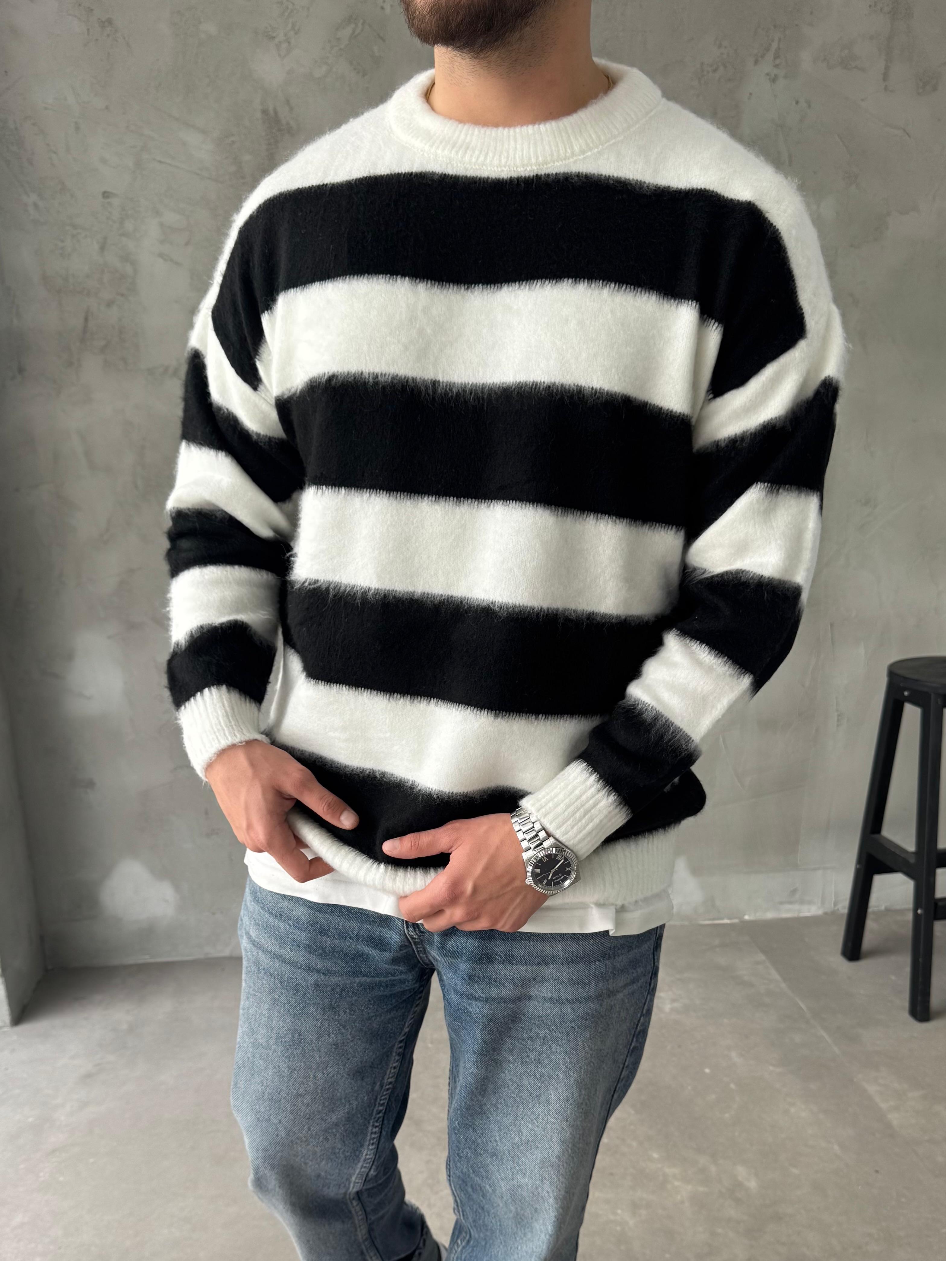 Siyah Şerit Detaylı Peluş kazak