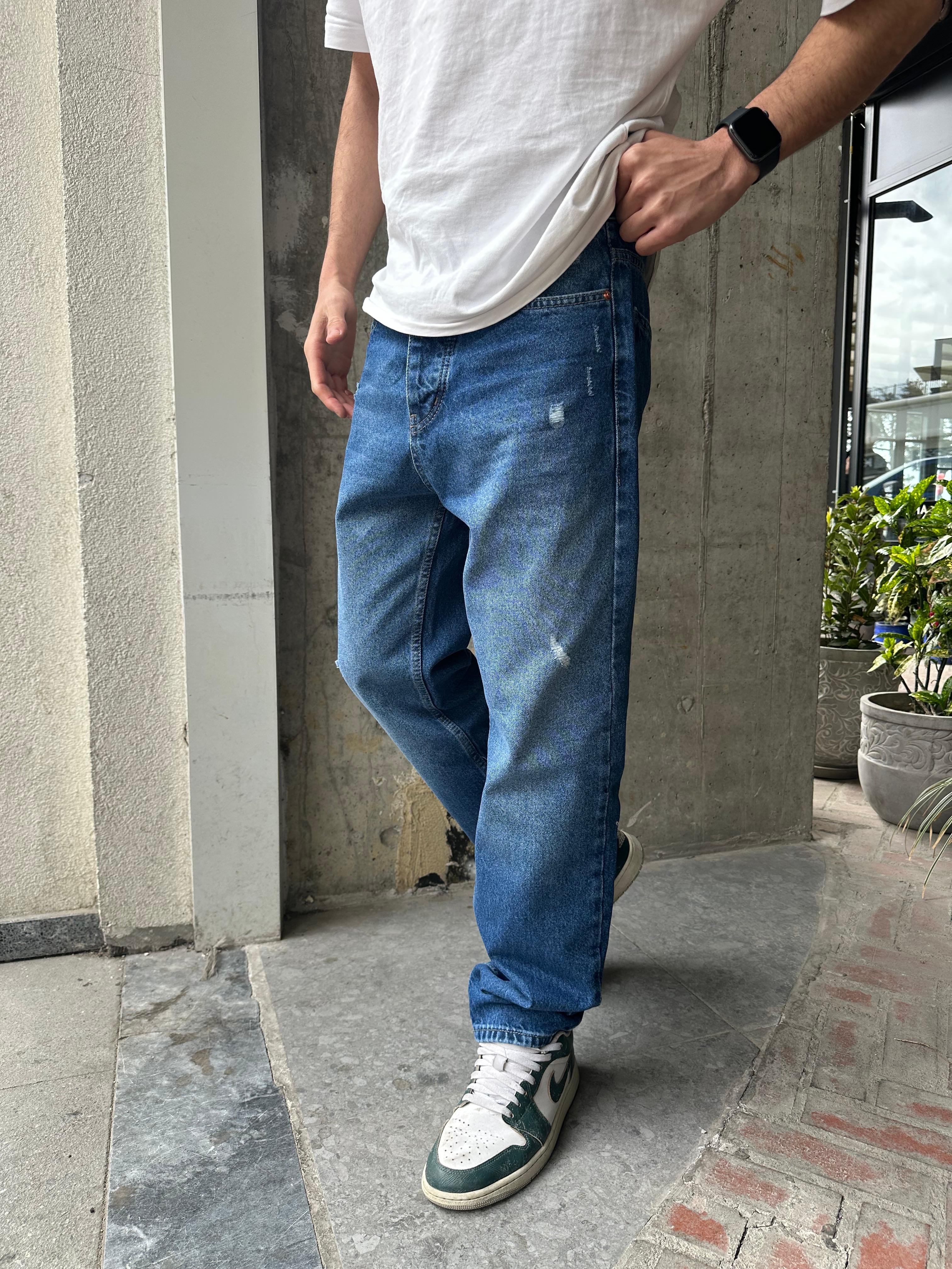 MAVİ TAŞLANMIŞ YIRTIKLI BAGGY KALIP PANTOLON - MAVİ