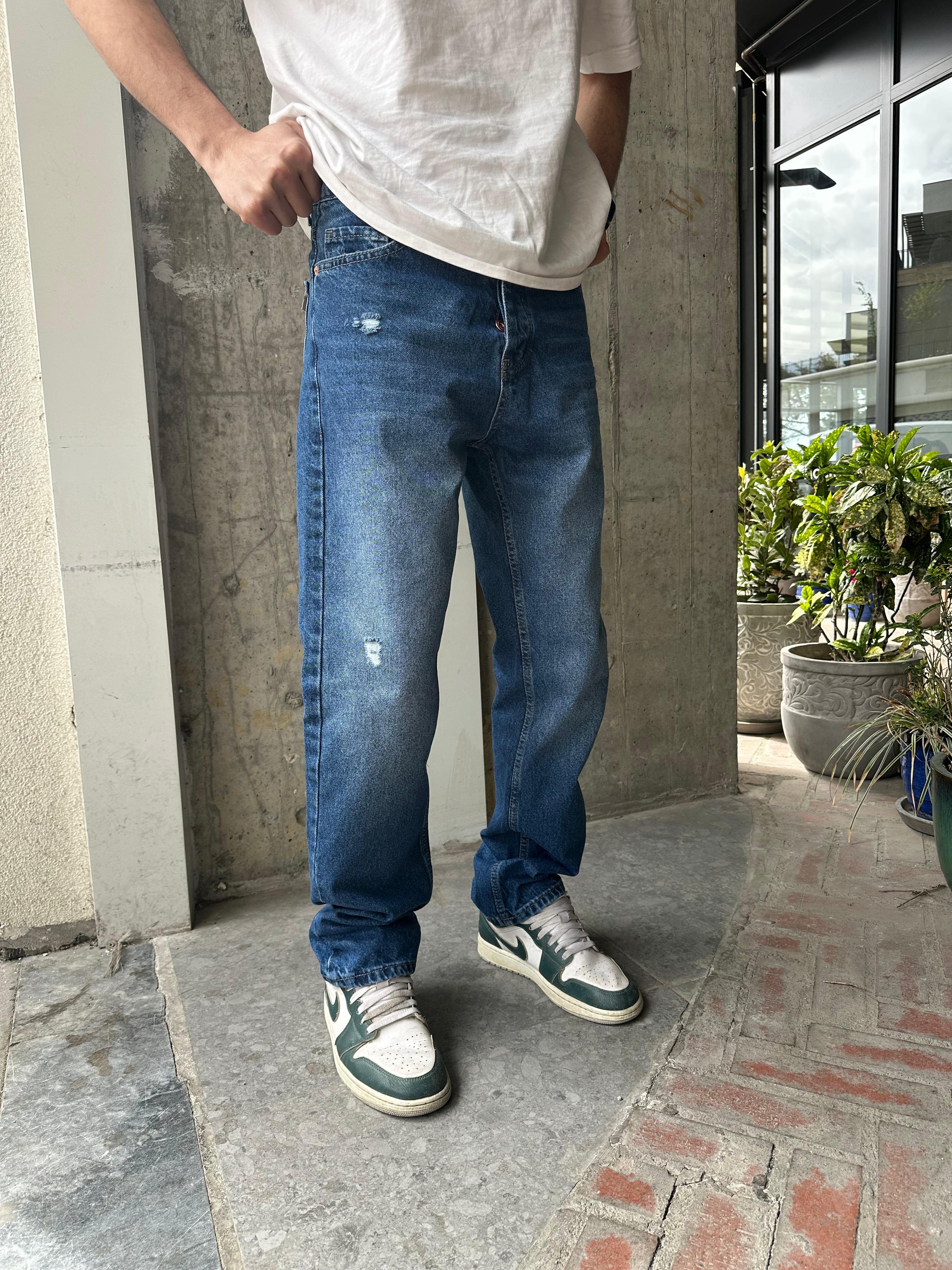 MAVİ TAŞLANMIŞ YIRTIKLI BAGGY KALIP PANTOLON - MAVİ
