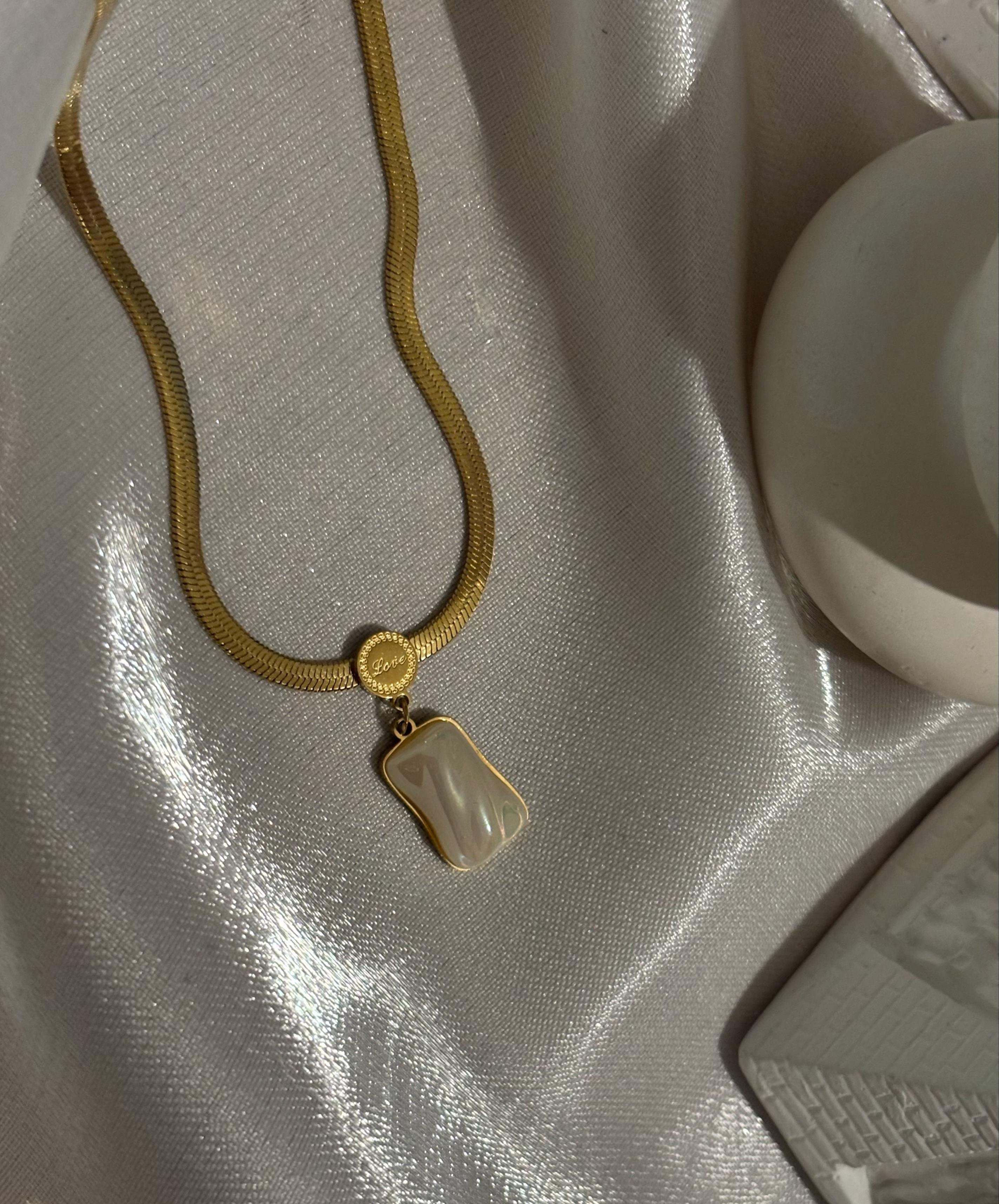 ÇELİK SEDEF TAŞ GOLD KOLYE