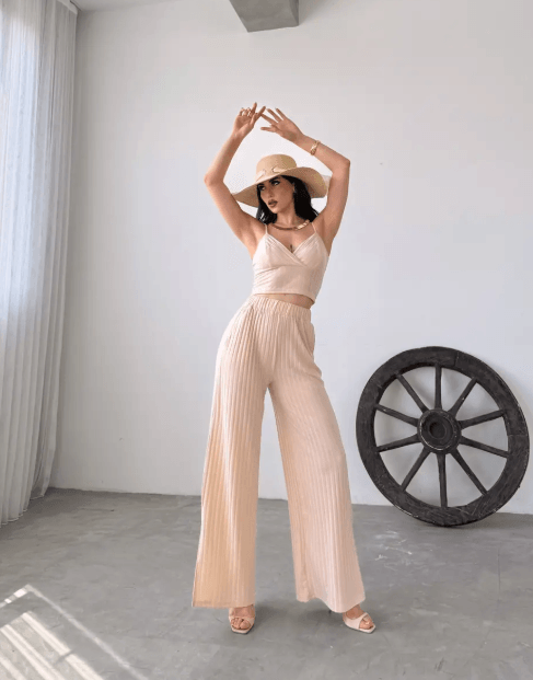 İp Askılı Crop Bluz Ve YIrtmaç Detaylı Pantolon İkili Takım