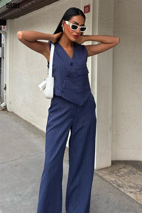 Yeleği Çapraz Detay Düğmeli Cepli Yelekli Takım