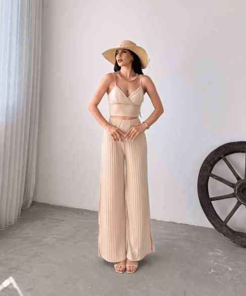 İp Askılı Crop Bluz Ve YIrtmaç Detaylı Pantolon İkili Takım