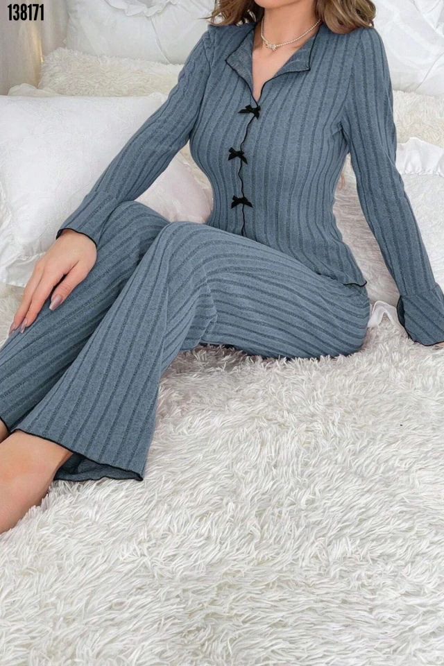 Zarif Model Fiyonk Detaylı V Yaka Pijama Takımı