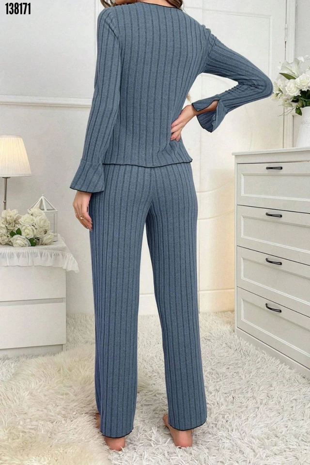 Zarif Model Fiyonk Detaylı V Yaka Pijama Takımı