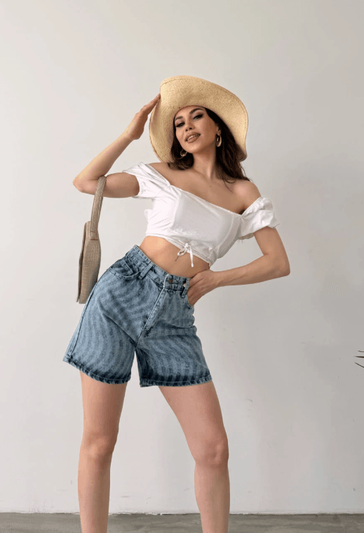 Paçası Püsküllü Yıkamalı Denim Şort 