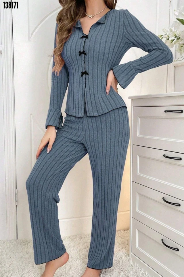 Zarif Model Fiyonk Detaylı V Yaka Pijama Takımı