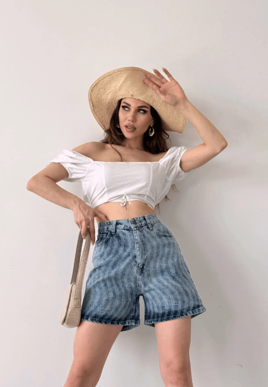 Paçası Püsküllü Yıkamalı Denim Şort 