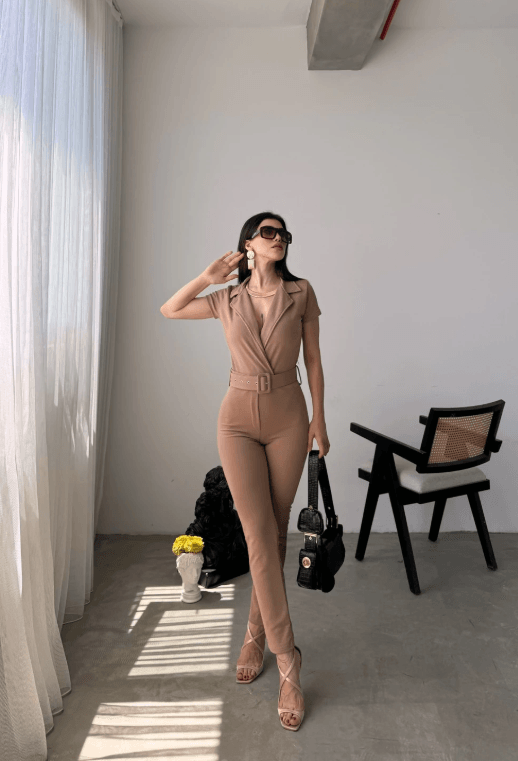 Yakalı Beli Kemerli Tulum
