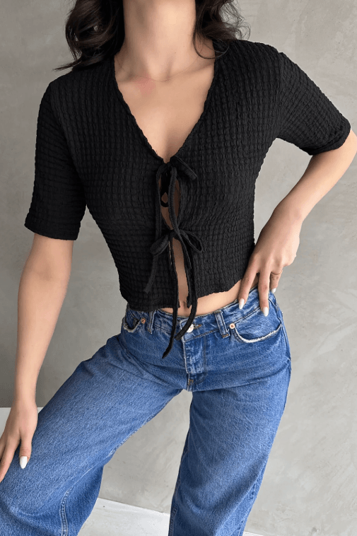 V Yaka Önü Bağlamalı Gofre Crop Bluz