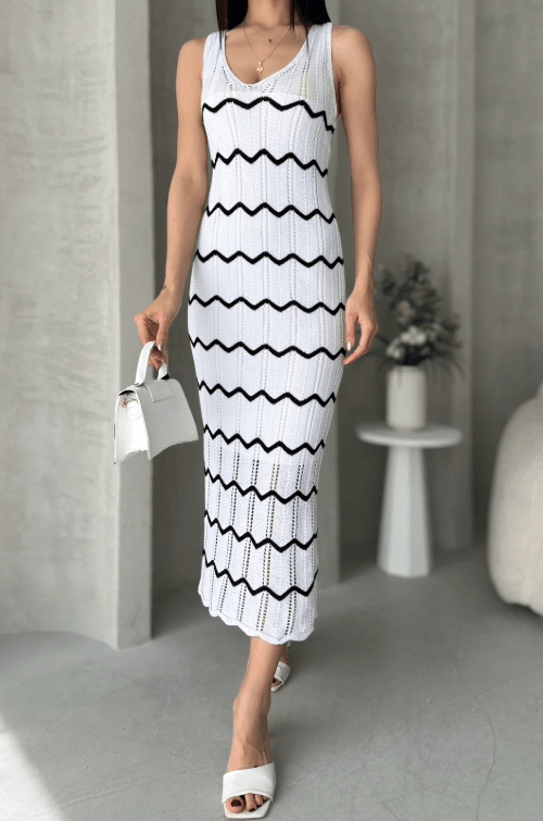 V Yaka Zigzag Detaylı Triko Elbise