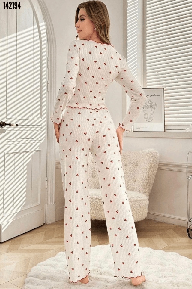 Pamuklu Kurdale Detaylı Kiraz Desenli Pijama Takımı