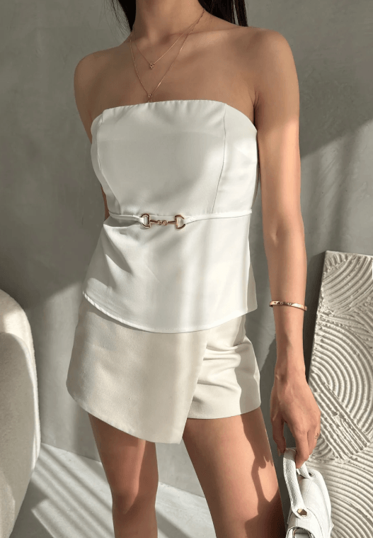 Straplez Beli Toka Detaylı Crep Bluz