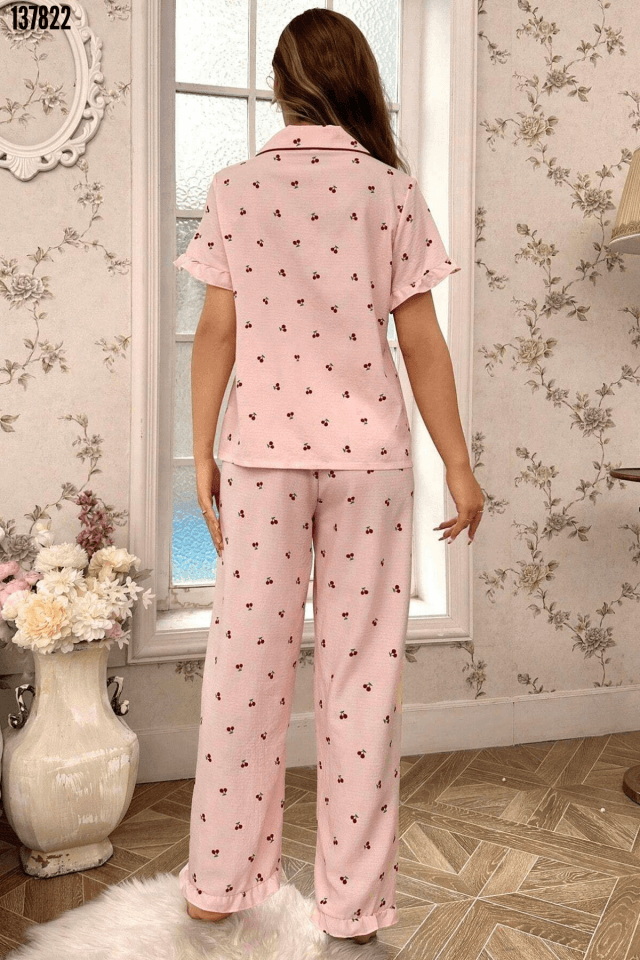 Çiçek Desenli Yakalı Pijama Takımı