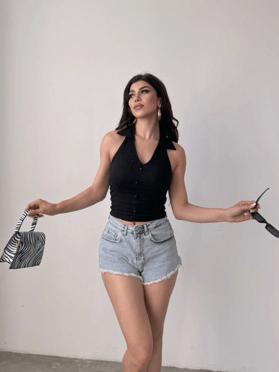 Gömlek Yaka Önü Düğme Detaylı Bluz