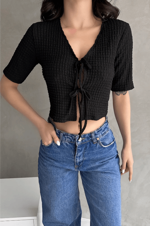 V Yaka Önü Bağlamalı Gofre Crop Bluz