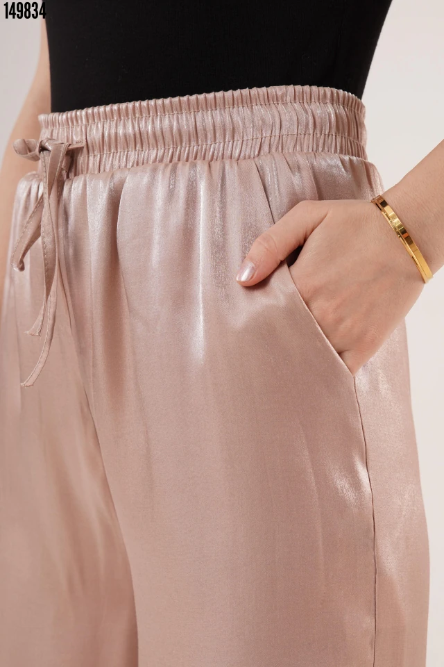 Parlak Görünümlü Cepli Bol Paça Pantolon