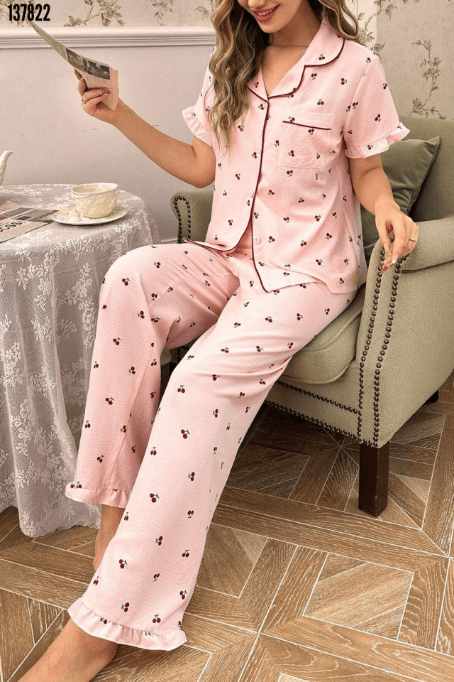 Çiçek Desenli Yakalı Pijama Takımı