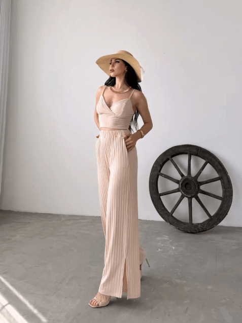 İp Askılı Crop Bluz Ve YIrtmaç Detaylı Pantolon İkili Takım