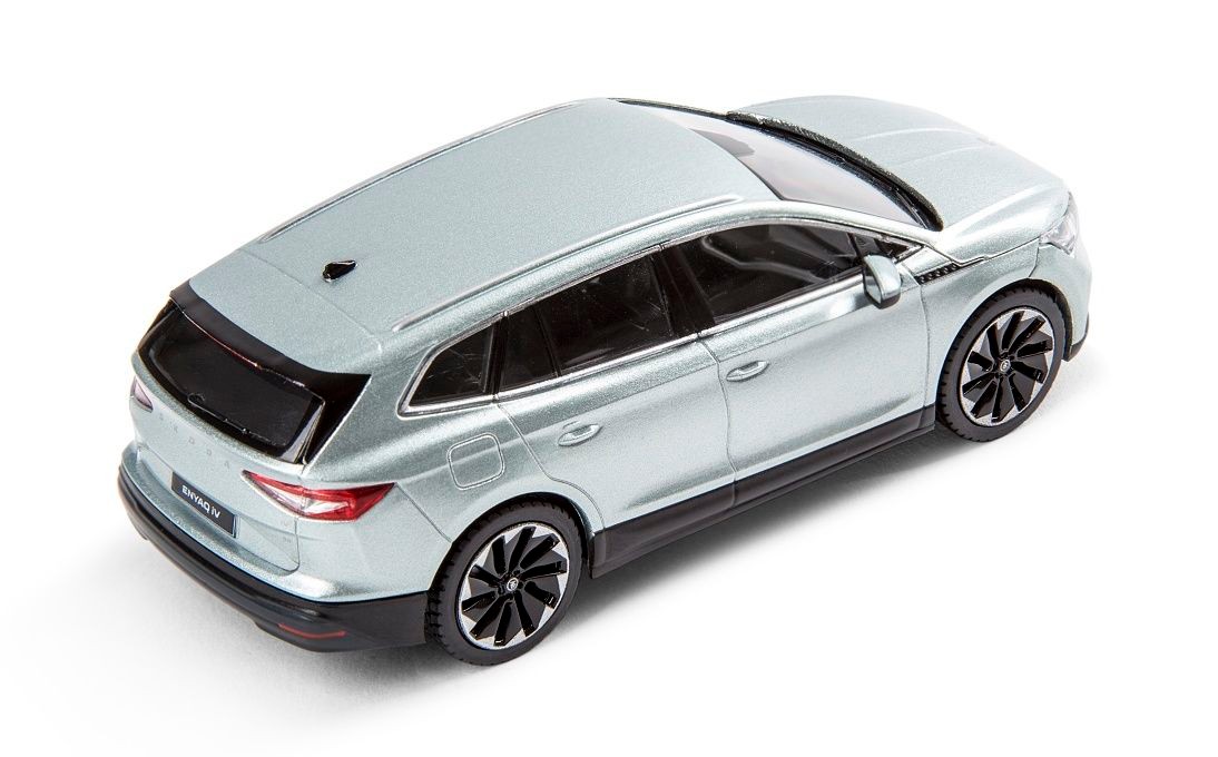 5LA099300F7B-SKODA Enyaq 1:43 Arktik gümüşü