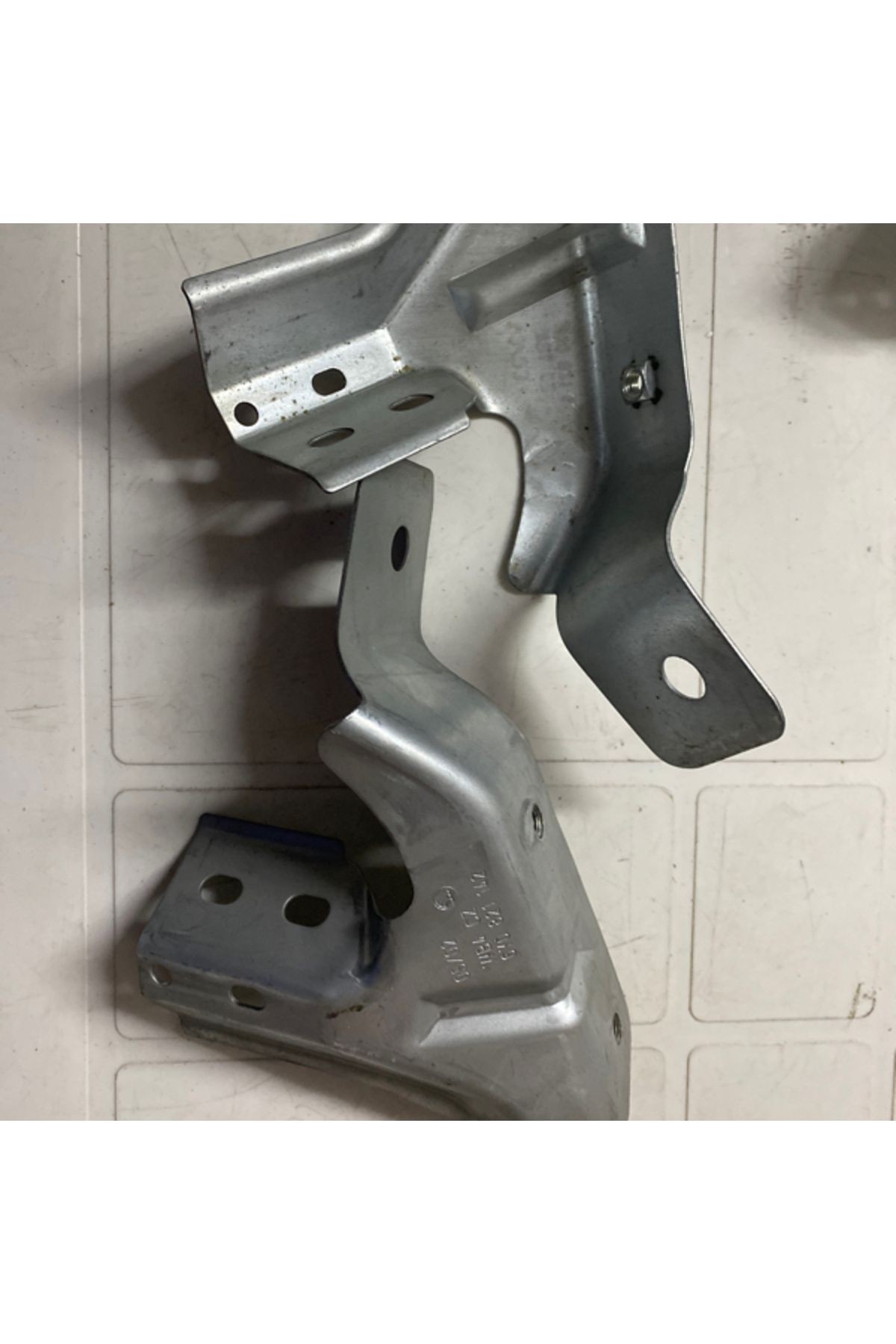 1U0821141 SKODA OCTAVİA SOL ÖN BRAKET ORİJİNAL
