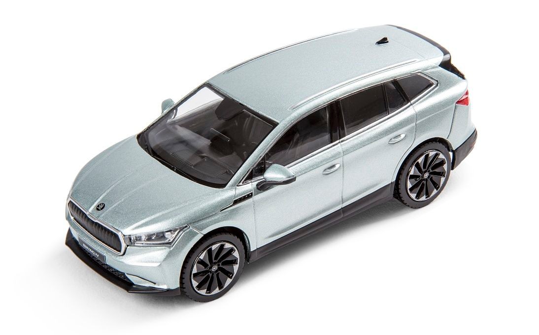 5LA099300F7B-SKODA Enyaq 1:43 Arktik gümüşü