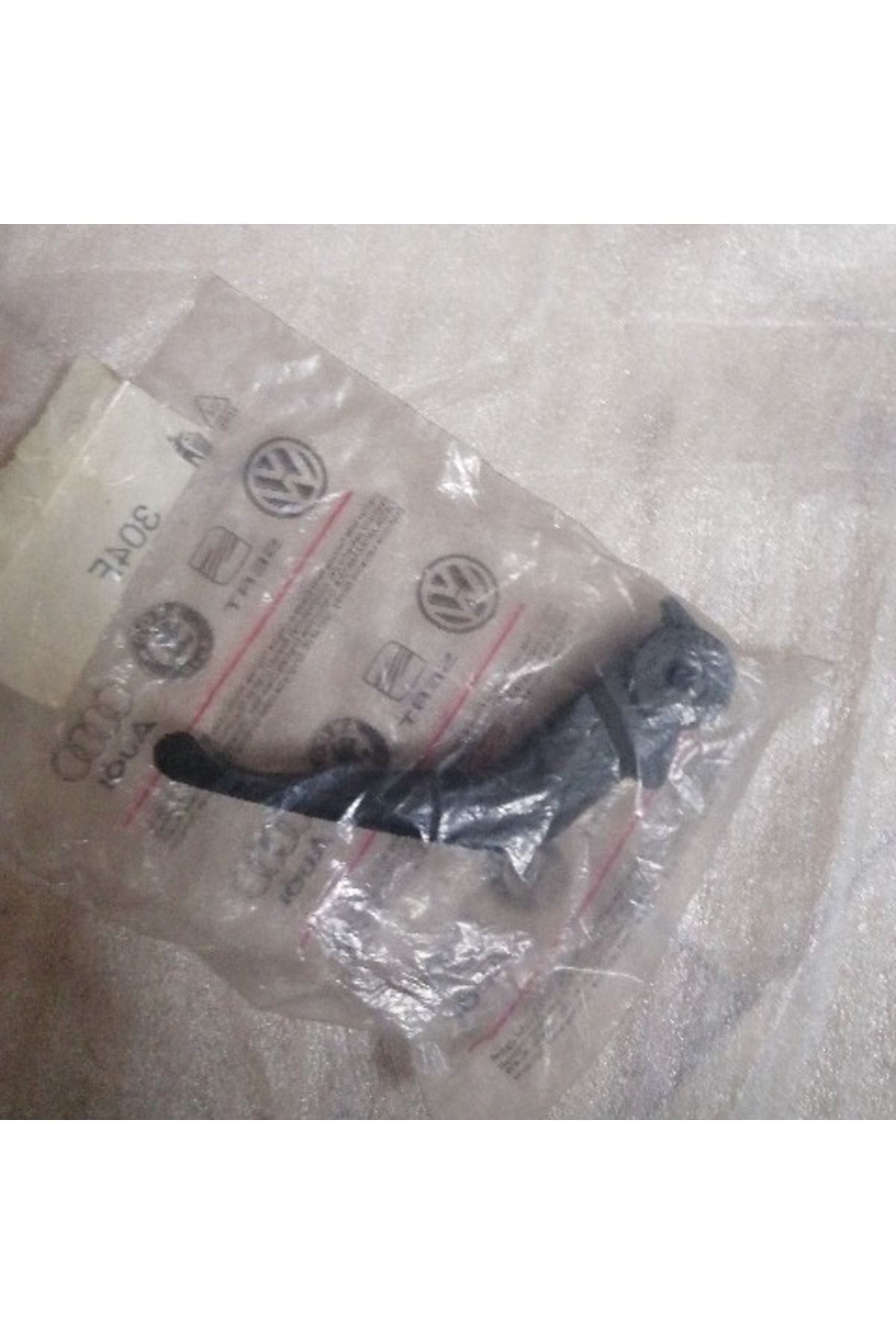 6u0823331 Motor Kaput Açma Mandalı Skoda Favorıt 88-95 Forman 88-95 Felıcıa 95-01 Orjinal Uyumlu